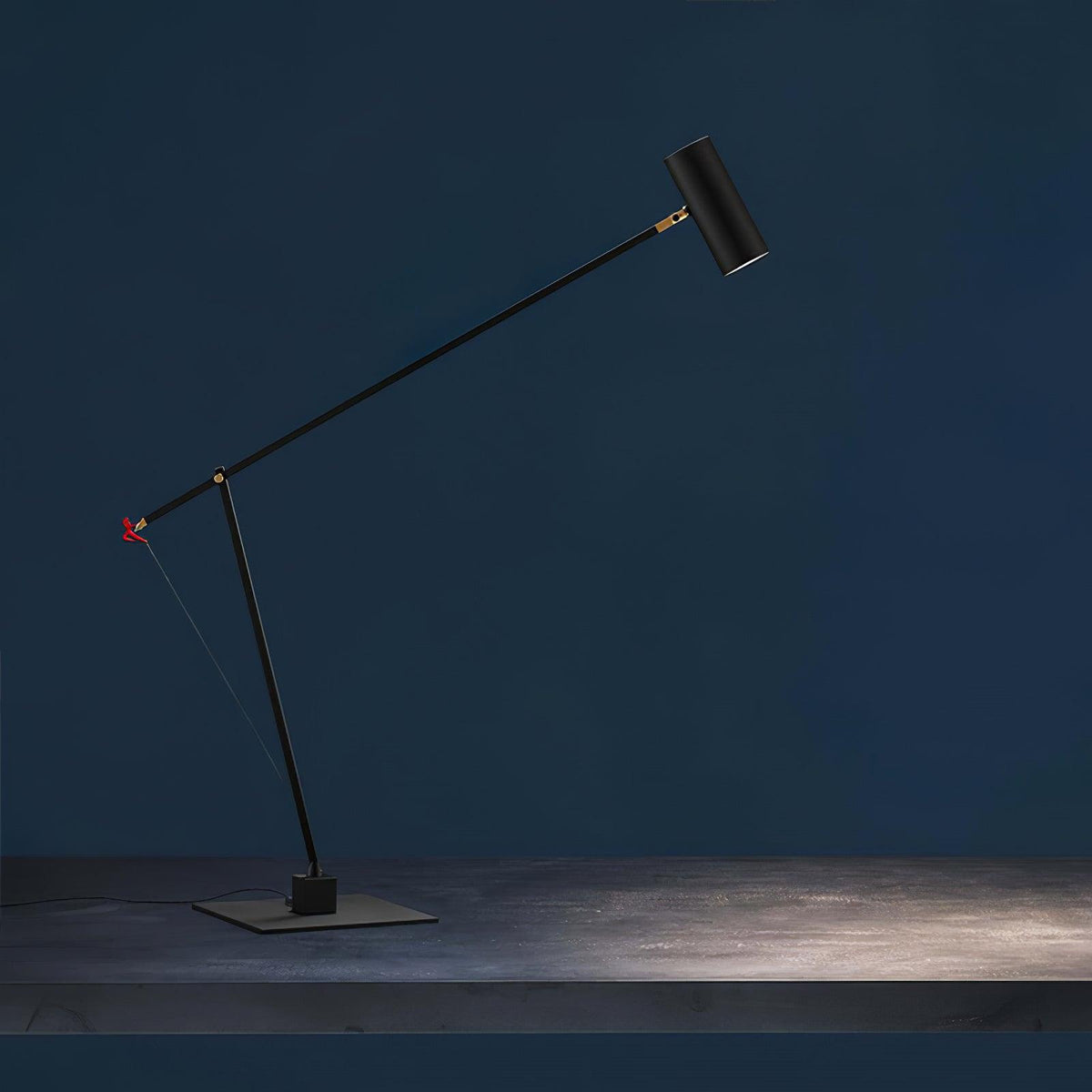 Ember zeitgenössische minimalistische Tischlampe
