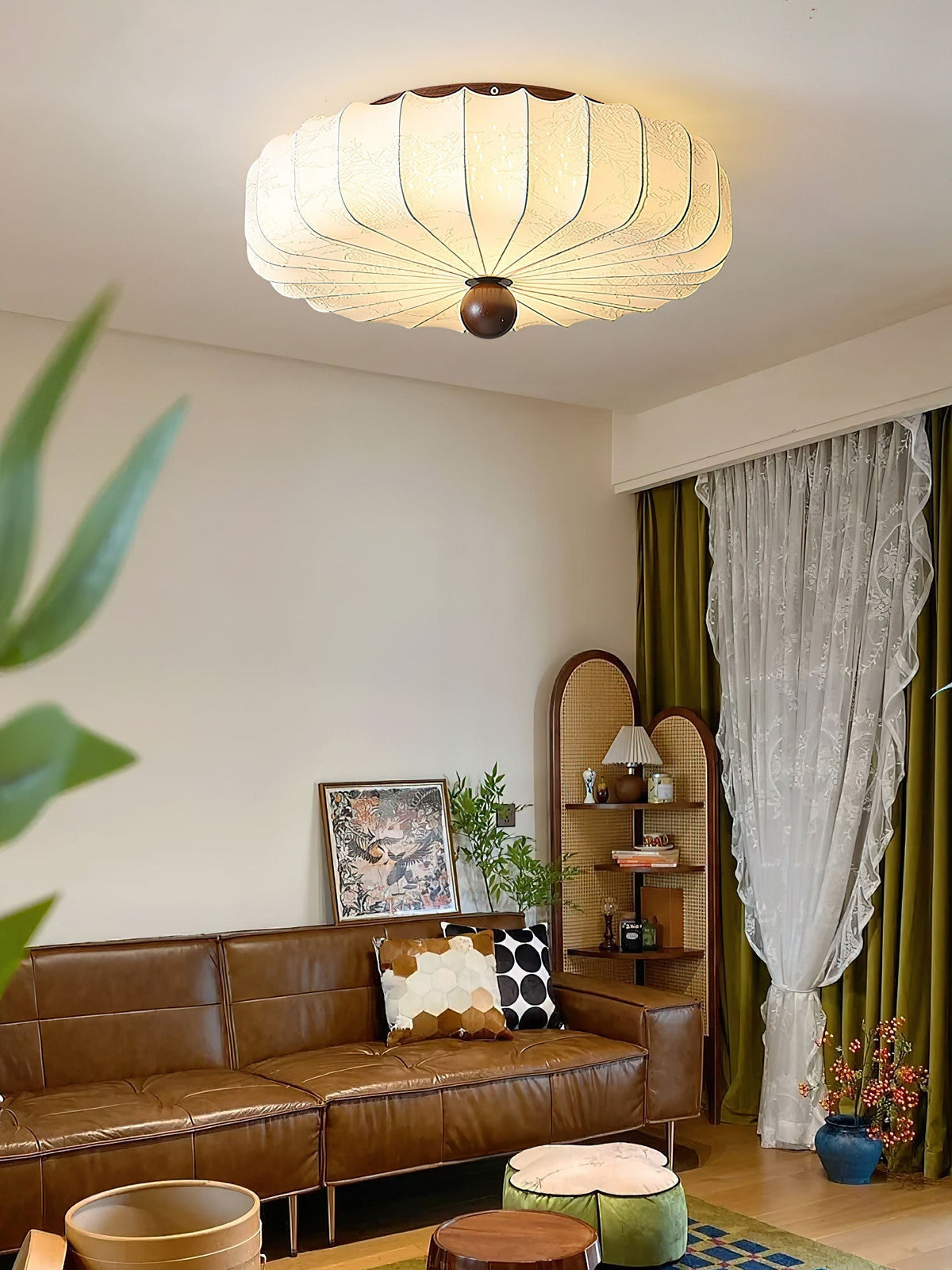 Lotus Deckenleuchte aus Stoff in Beige