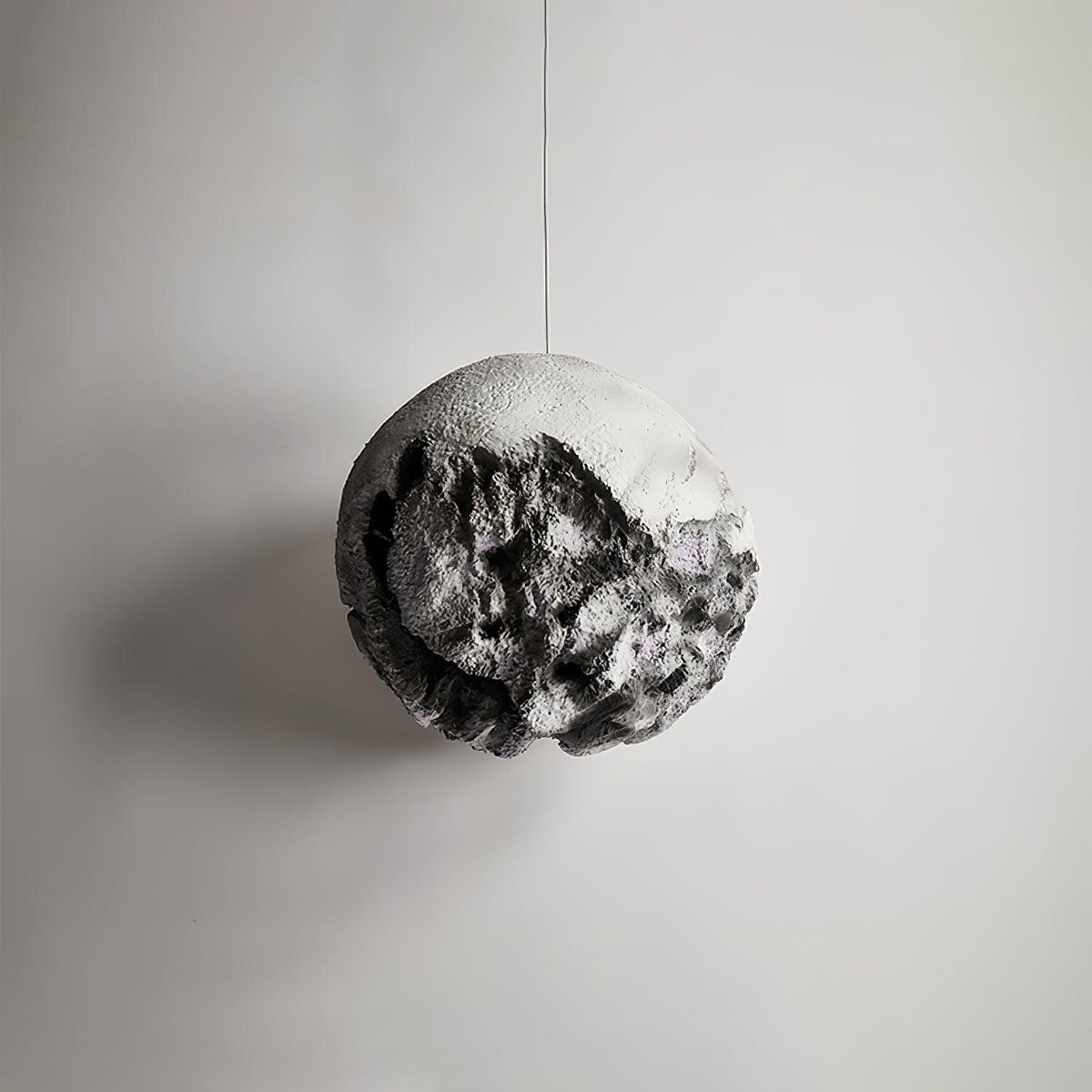 Ilphaara Irregular Planet Kunststoff-Pendelleuchte