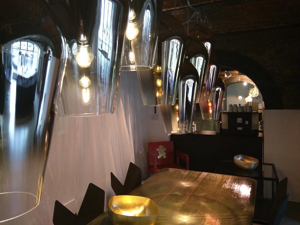 Adler moderne Pendelleuchte aus Glas