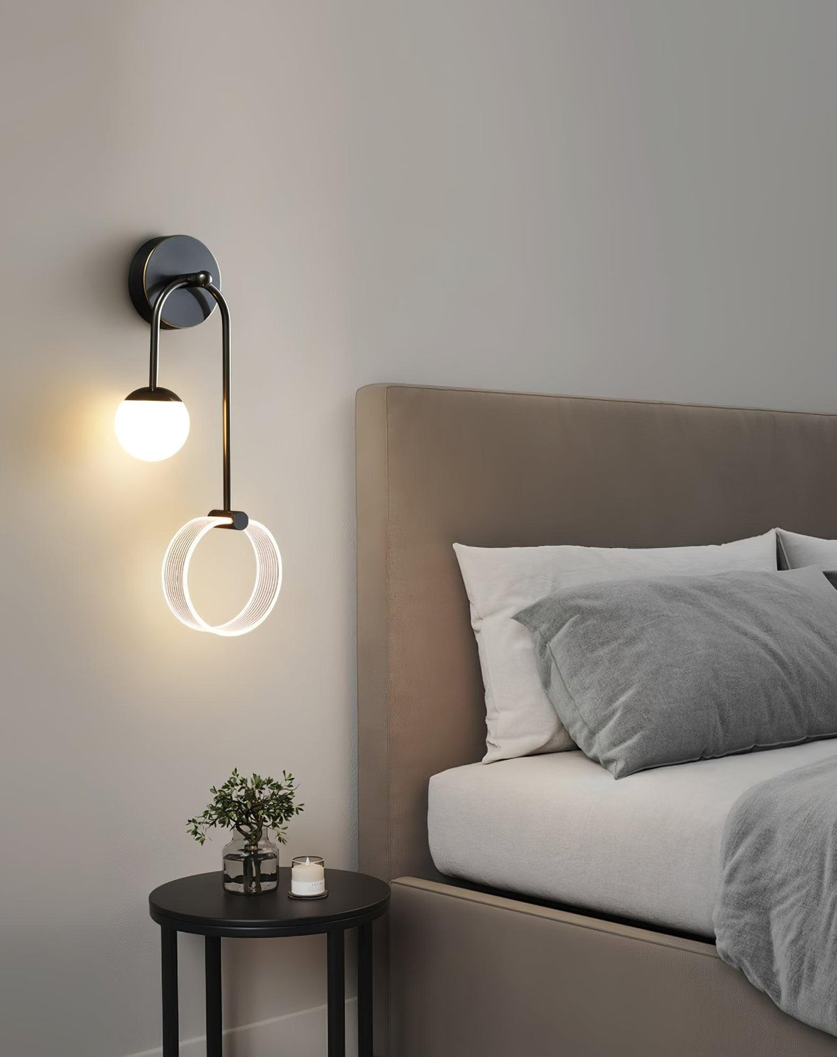 Warren zeitgenössische minimalistische LED-Wandleuchte aus Messing