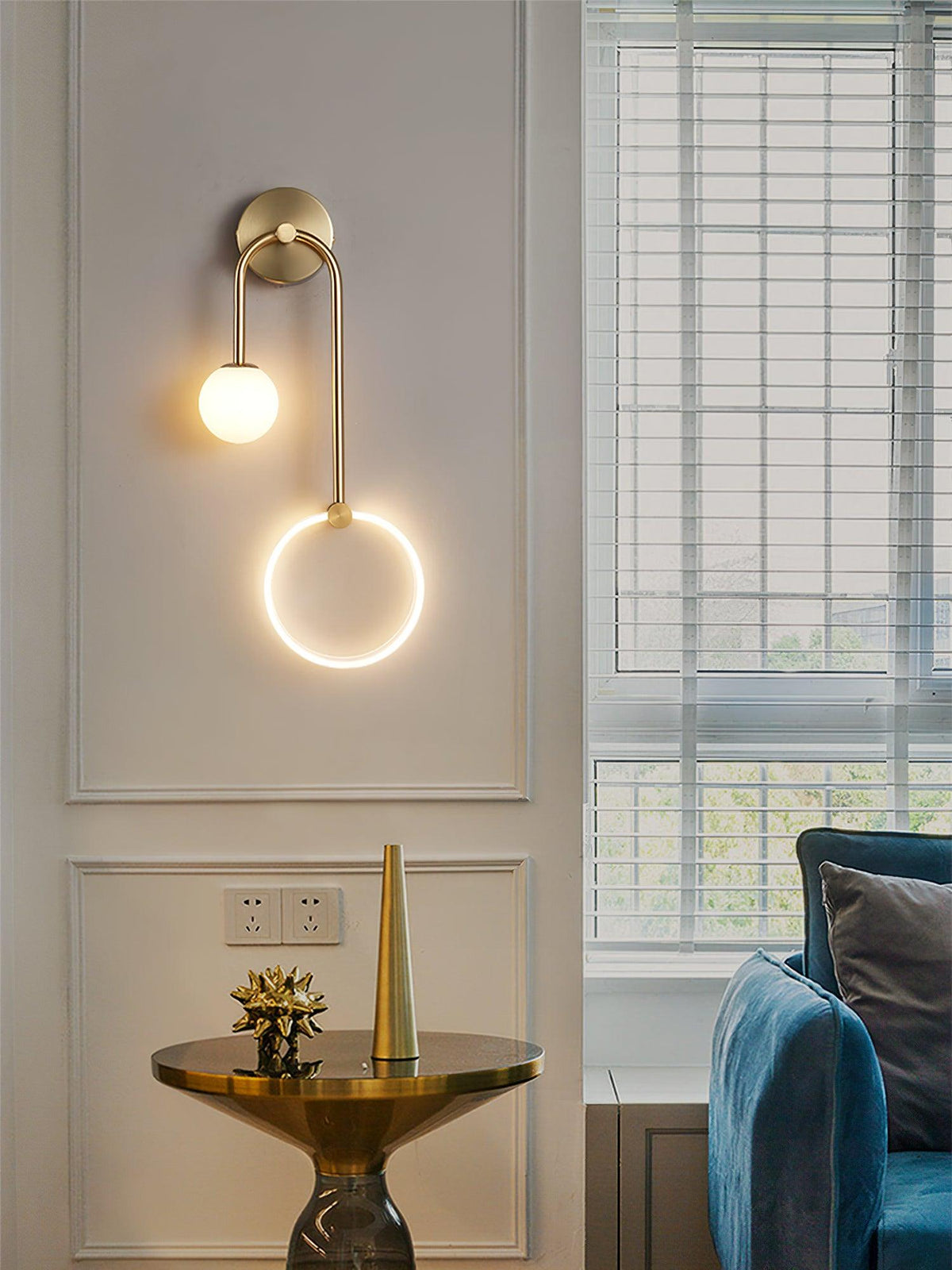 Warren zeitgenössische minimalistische LED-Wandleuchte aus Messing