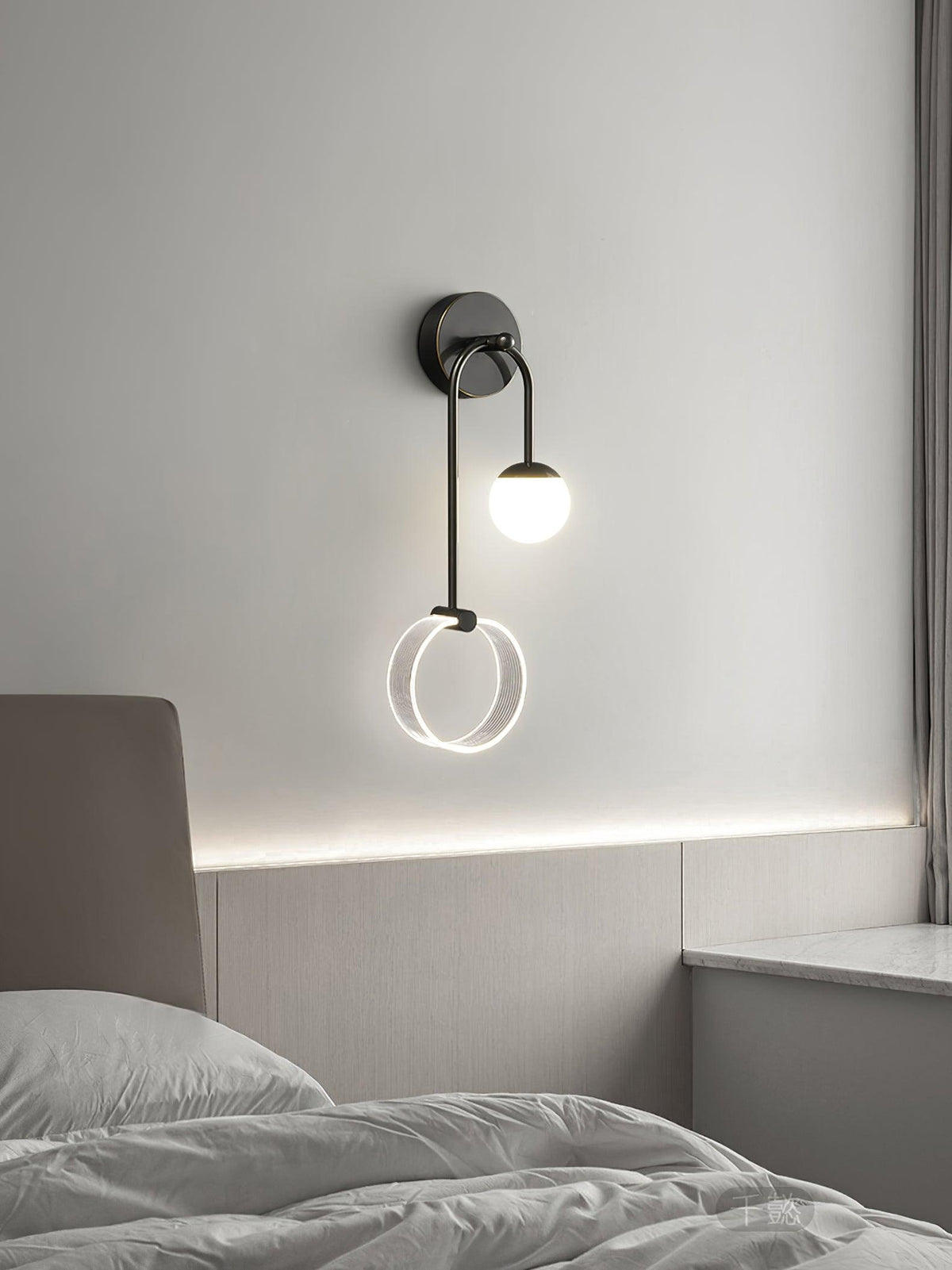 Warren zeitgenössische minimalistische LED-Wandleuchte aus Messing