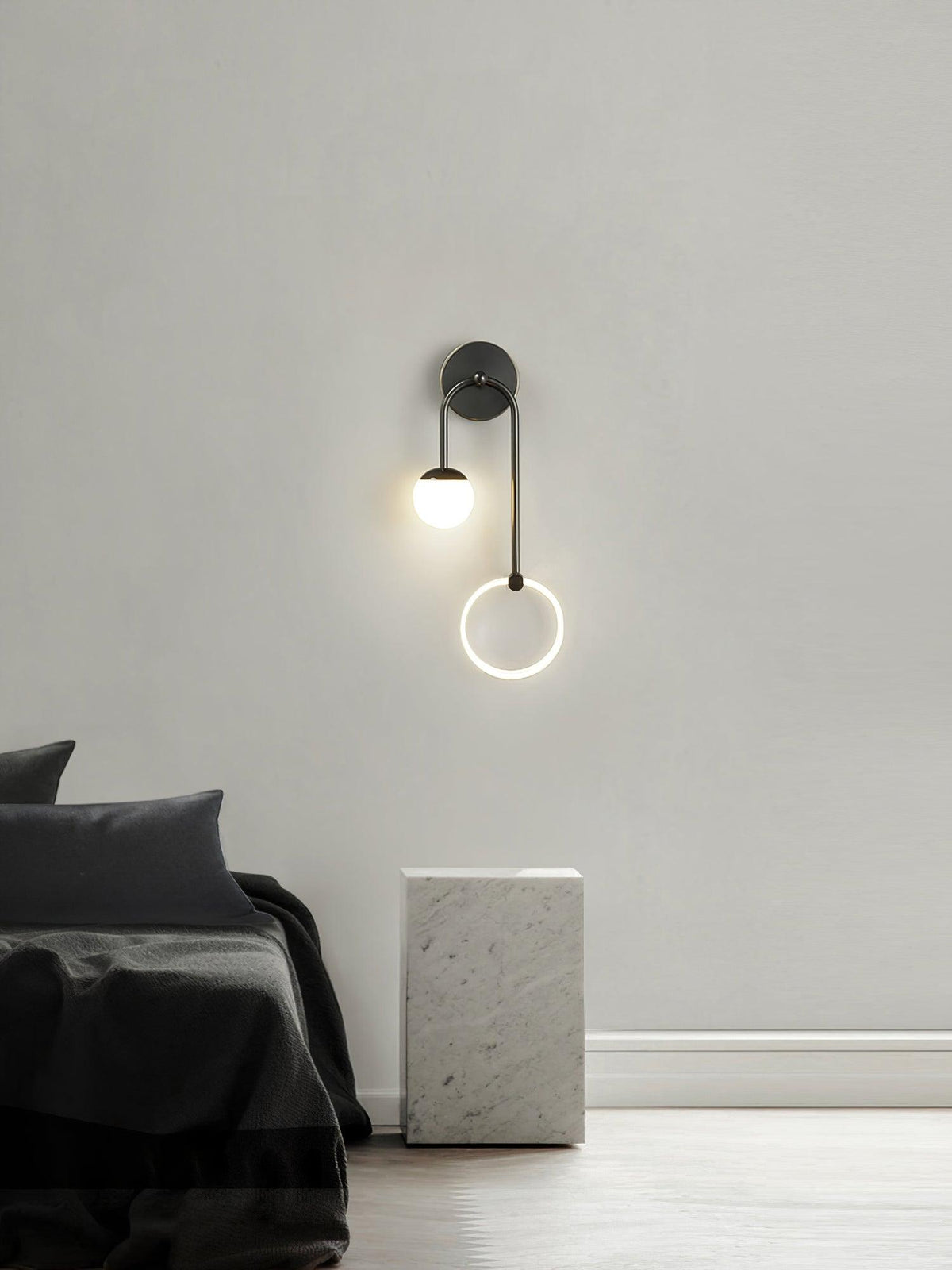 Warren zeitgenössische minimalistische LED-Wandleuchte aus Messing