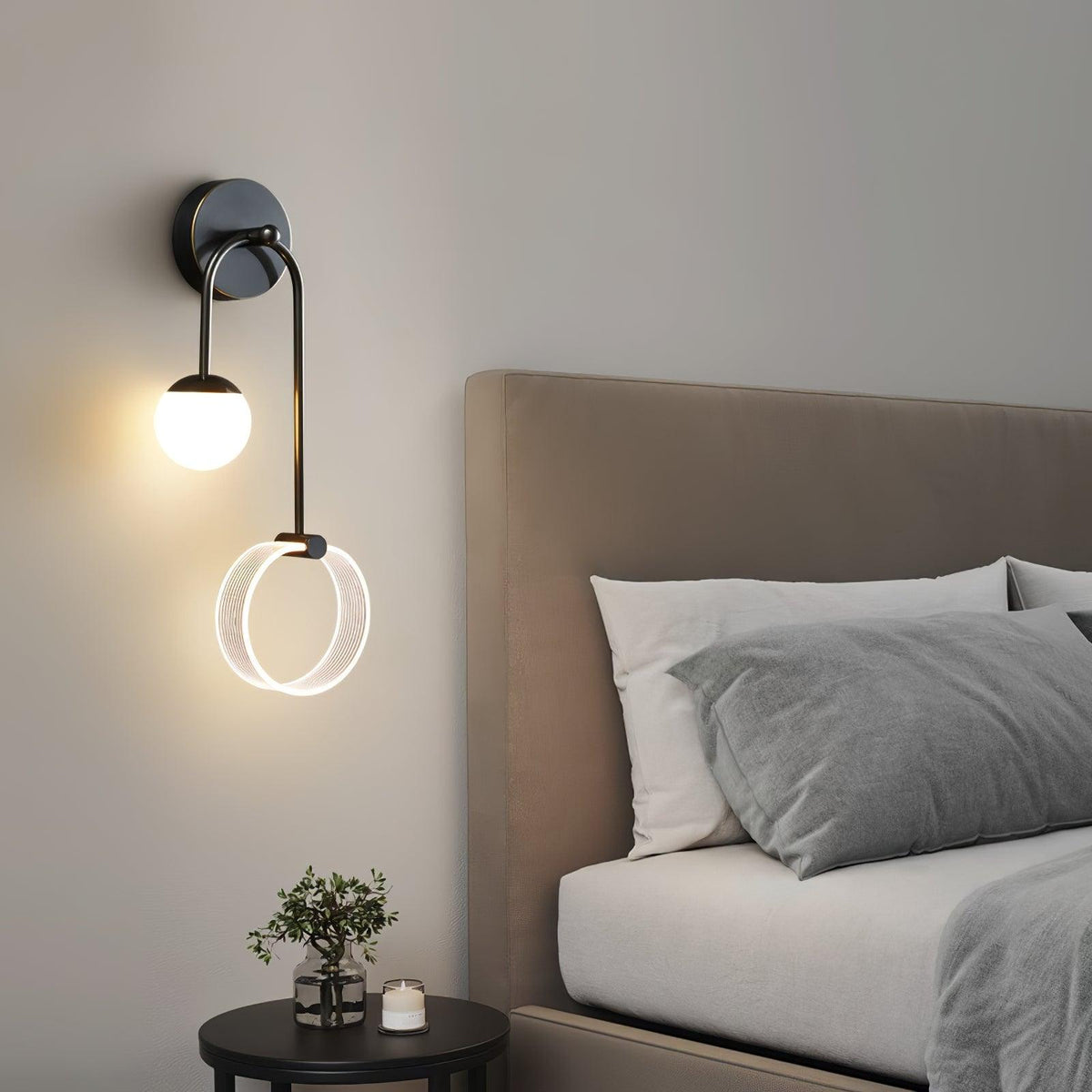 Warren zeitgenössische minimalistische LED-Wandleuchte aus Messing