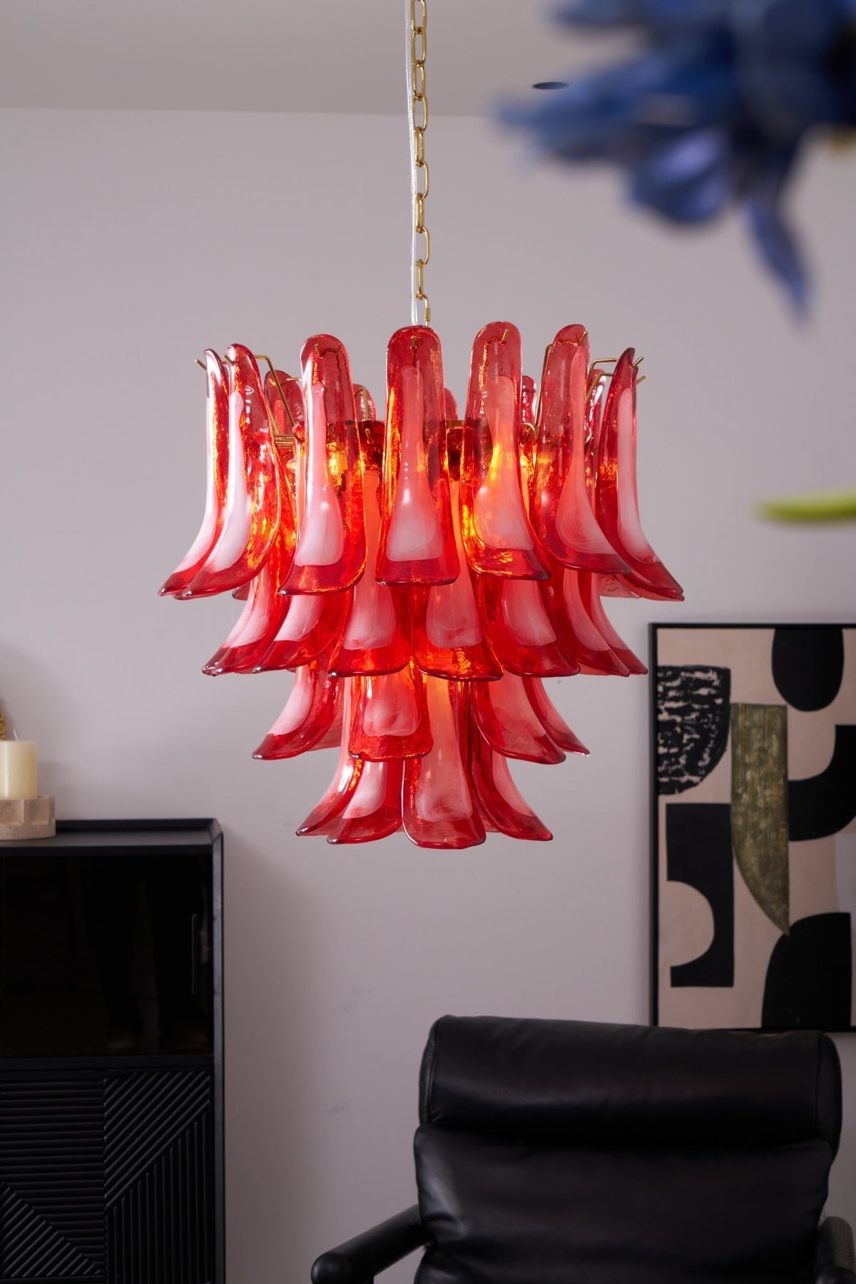 Celarine Kronleuchter aus rotem Petal-Glas in geschichteter Kunstform