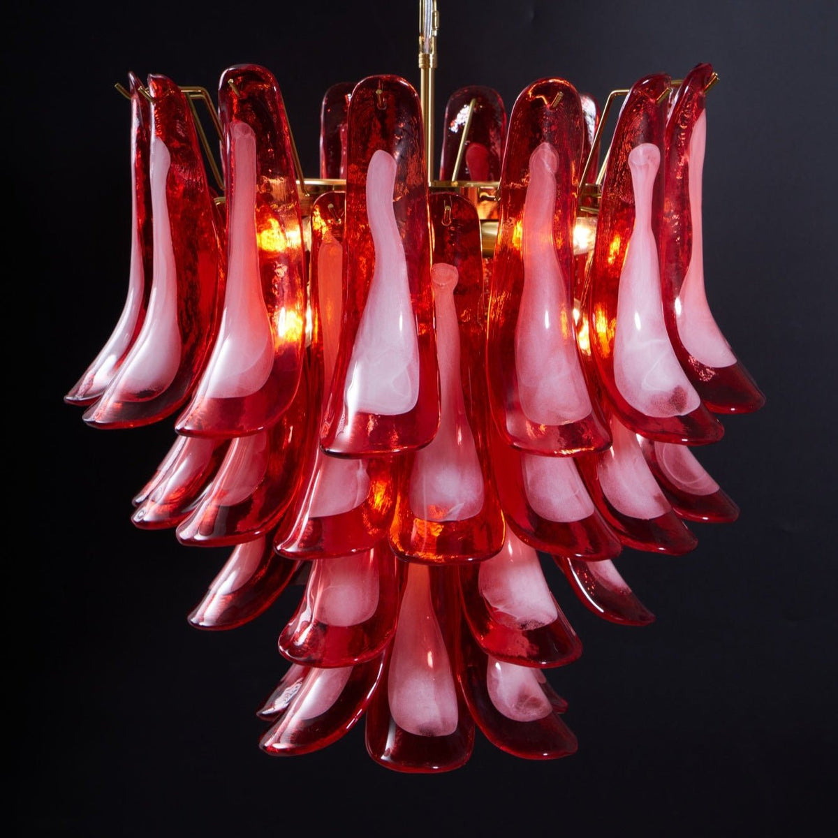 Celarine Kronleuchter aus rotem Petal-Glas in geschichteter Kunstform