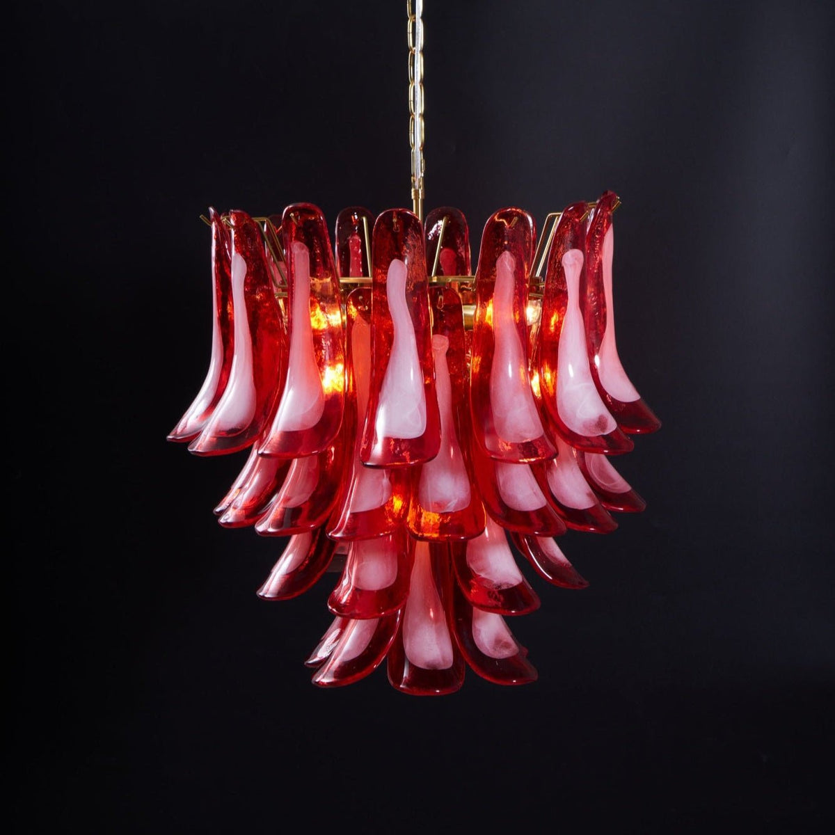 Celarine Kronleuchter aus rotem Petal-Glas in geschichteter Kunstform