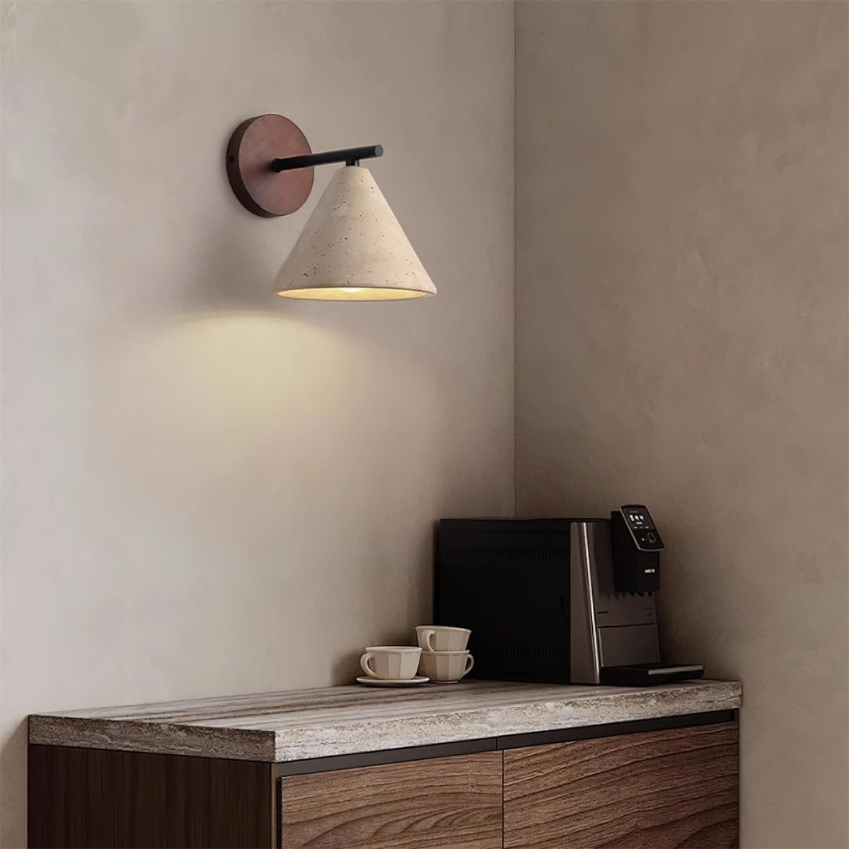Tavero moderne Wandleuchte mit Kegel-Lampenschirm
