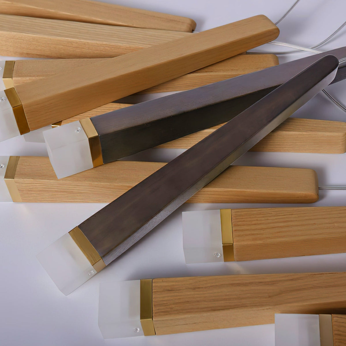 Sylielle Kronleuchter aus Holz im Kaminholz-Stil