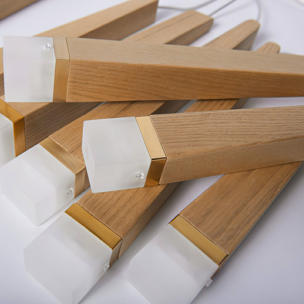 Sylielle Kronleuchter aus Holz im Kaminholz-Stil
