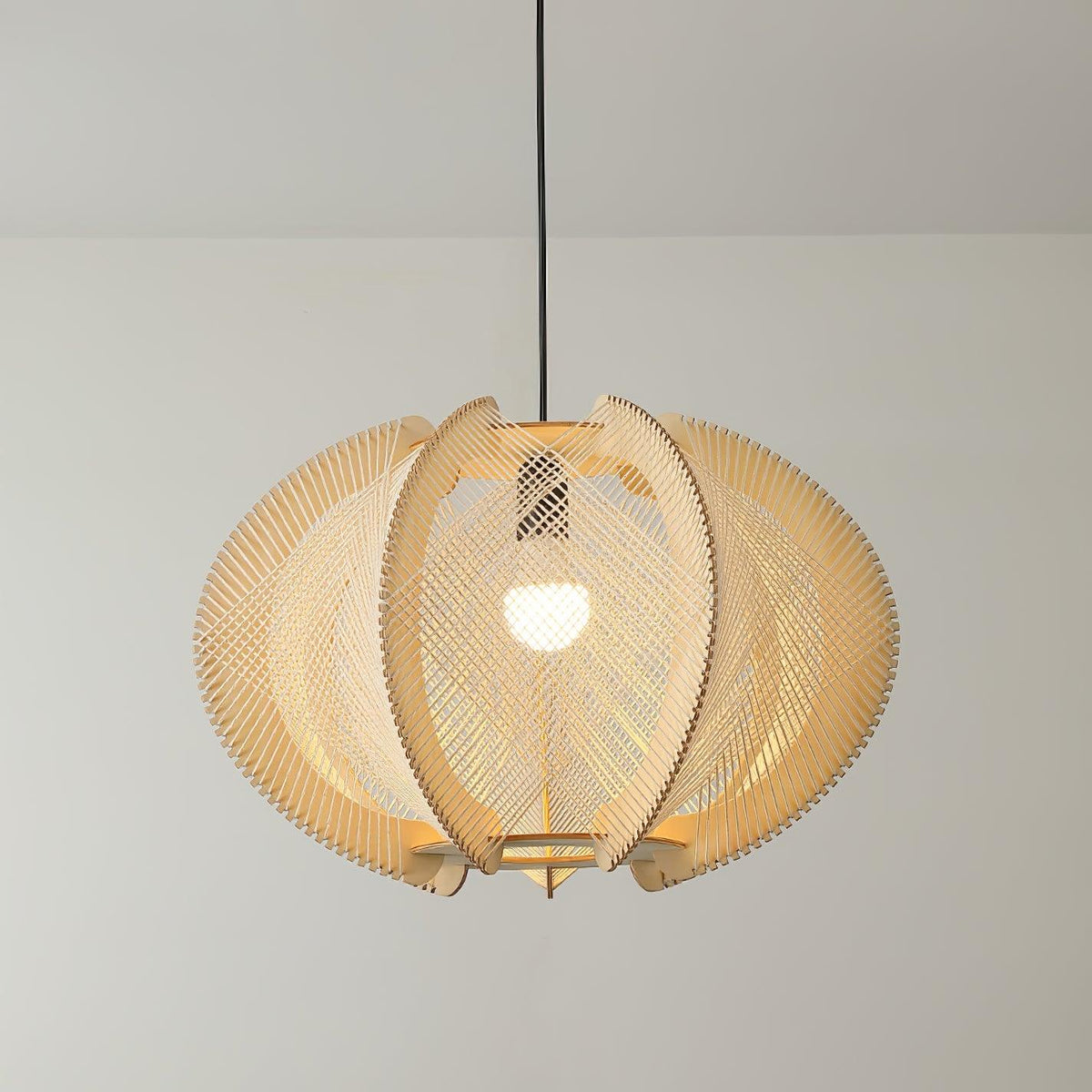 Atel Pendelleuchte aus Holz und Hanfseil