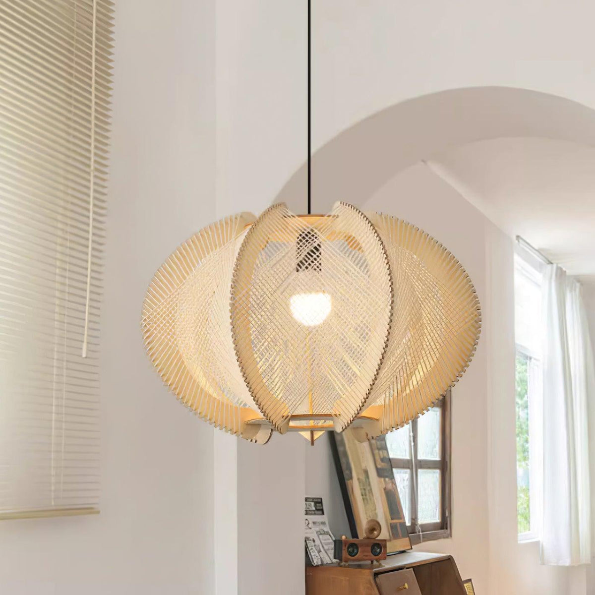 Atel Pendelleuchte aus Holz und Hanfseil