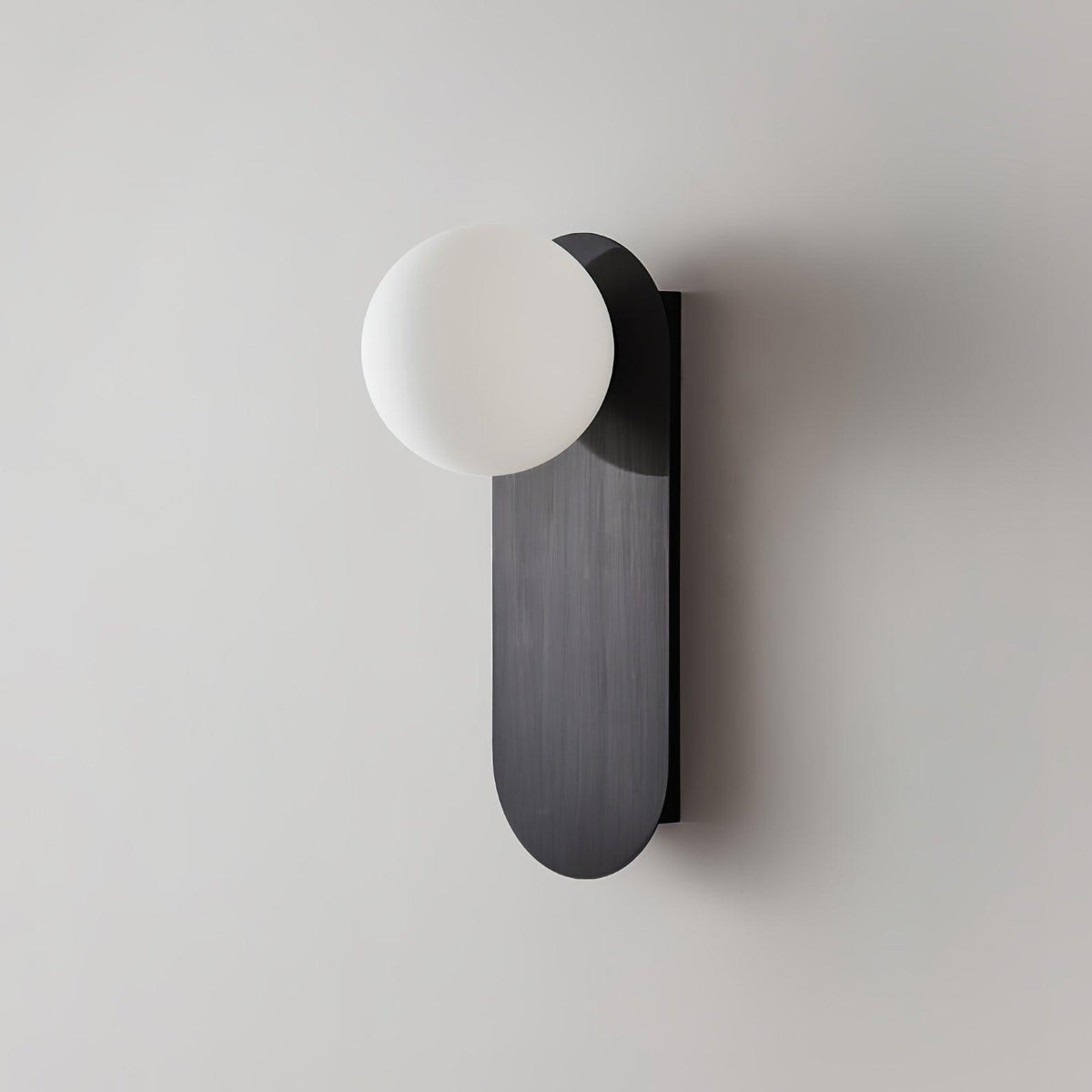 Eiralina flache Basis Kugel Wandleuchte aus Messing und Glas