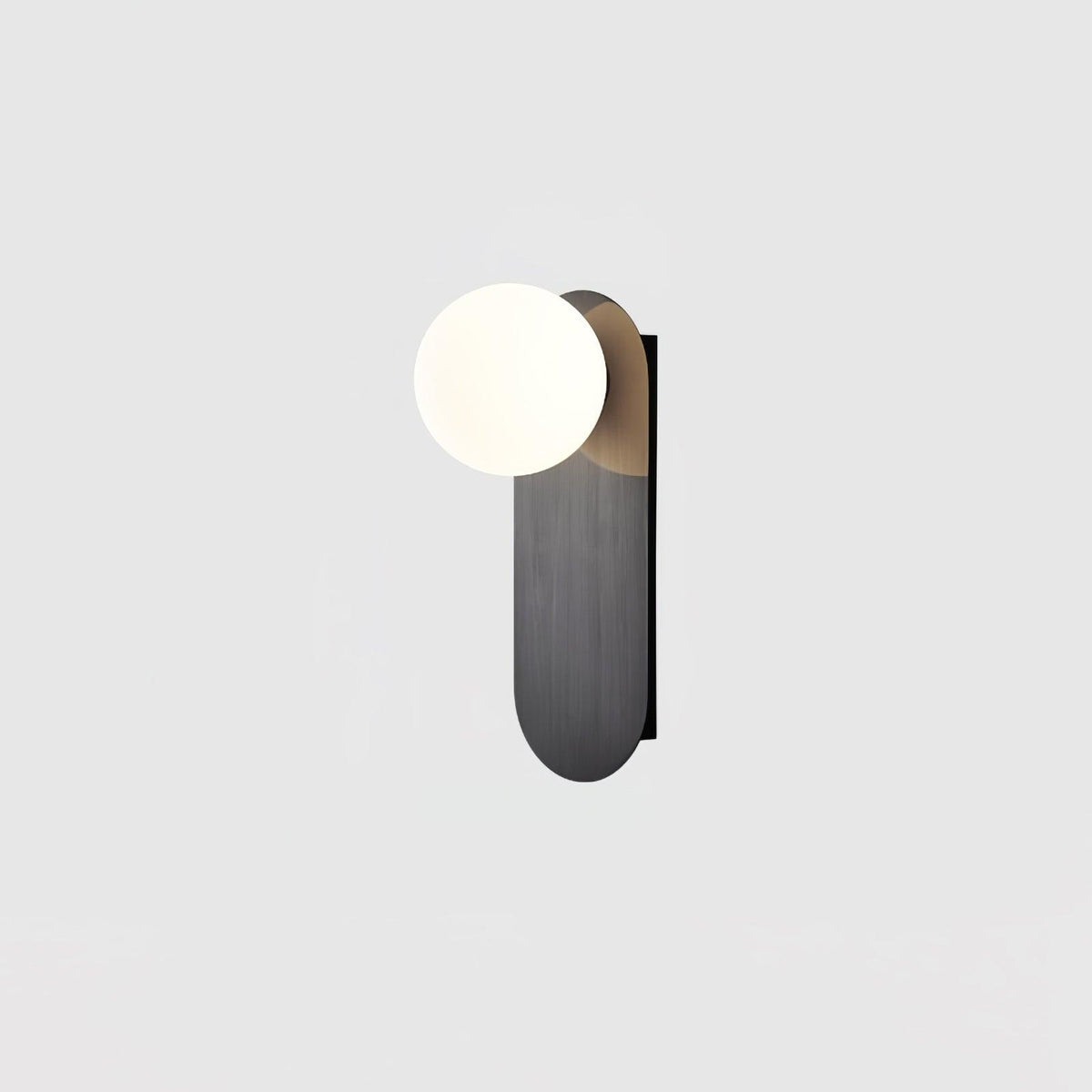 Eiralina flache Basis Kugel Wandleuchte aus Messing und Glas