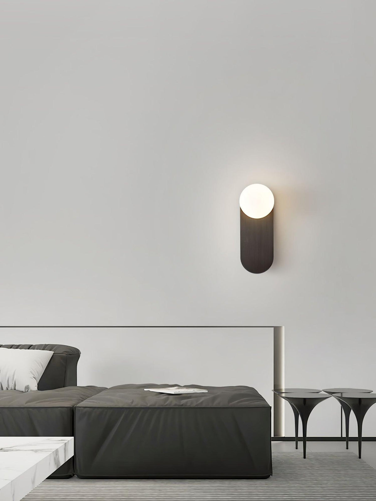 Eiralina flache Basis Kugel Wandleuchte aus Messing und Glas