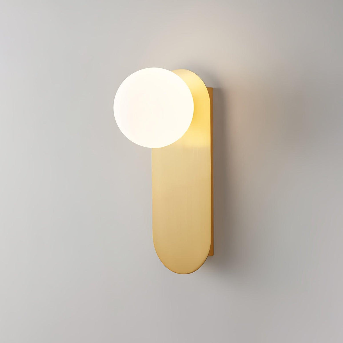 Eiralina flache Basis Kugel Wandleuchte aus Messing und Glas
