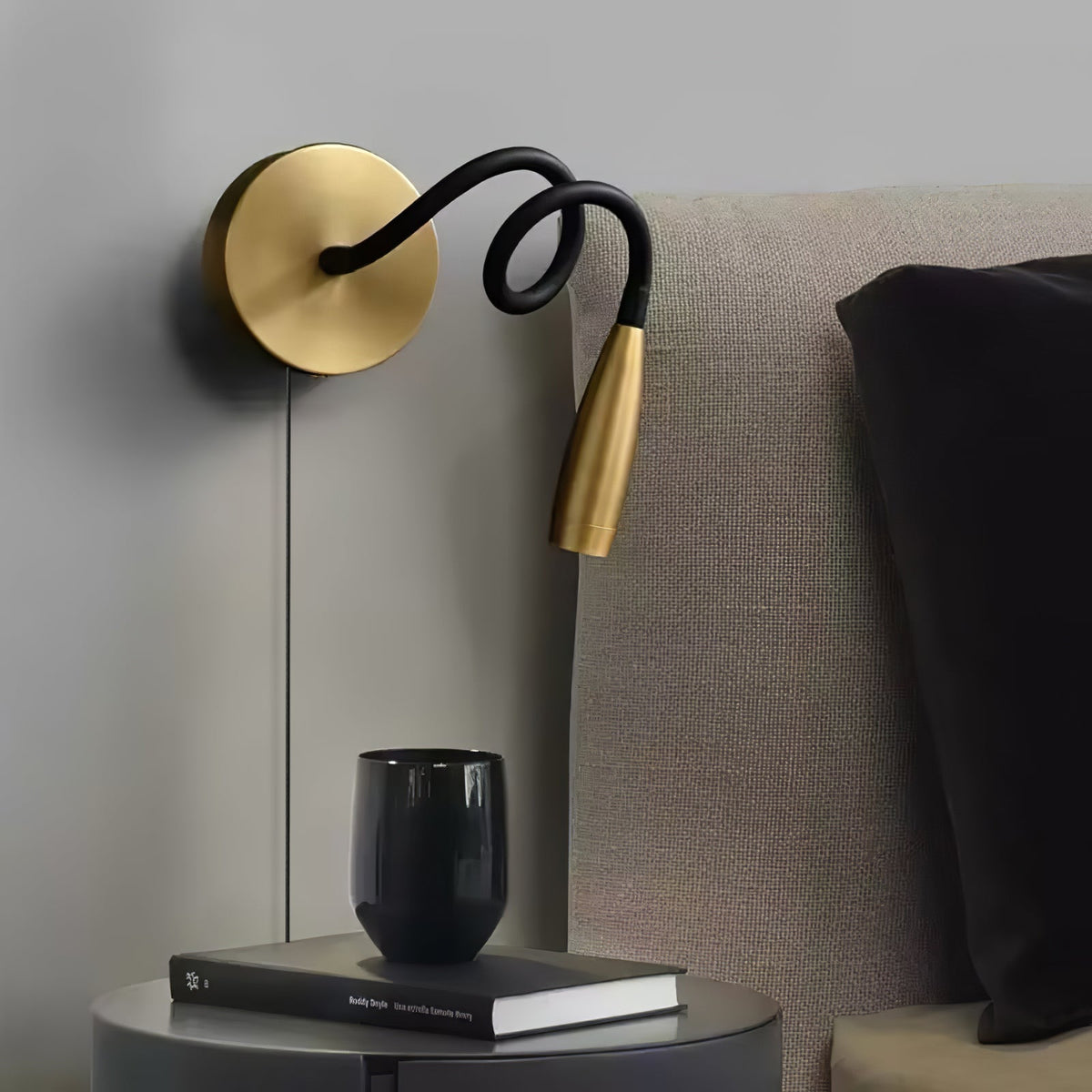 Rivanelle zeitgenössische minimalistische Wandleuchte mit Stecker