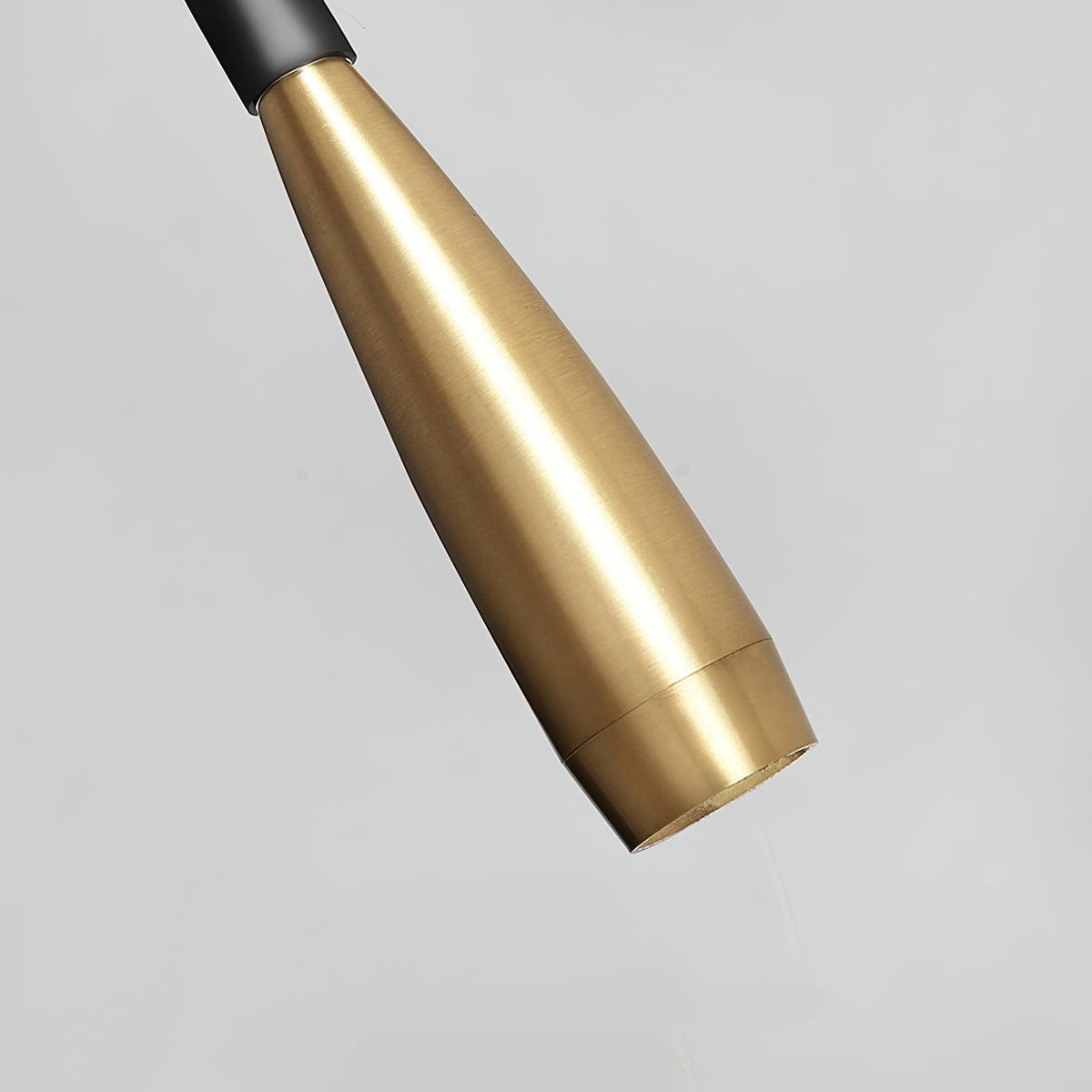 Rivanelle zeitgenössische minimalistische Wandleuchte mit Stecker