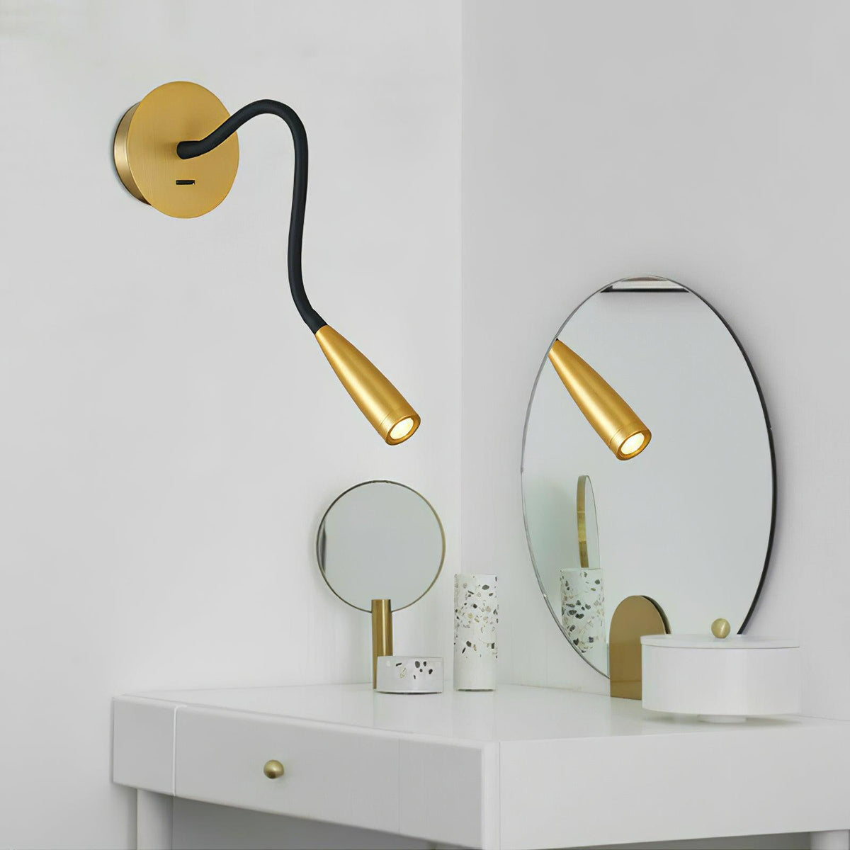 Rivanelle zeitgenössische minimalistische Wandleuchte mit Stecker