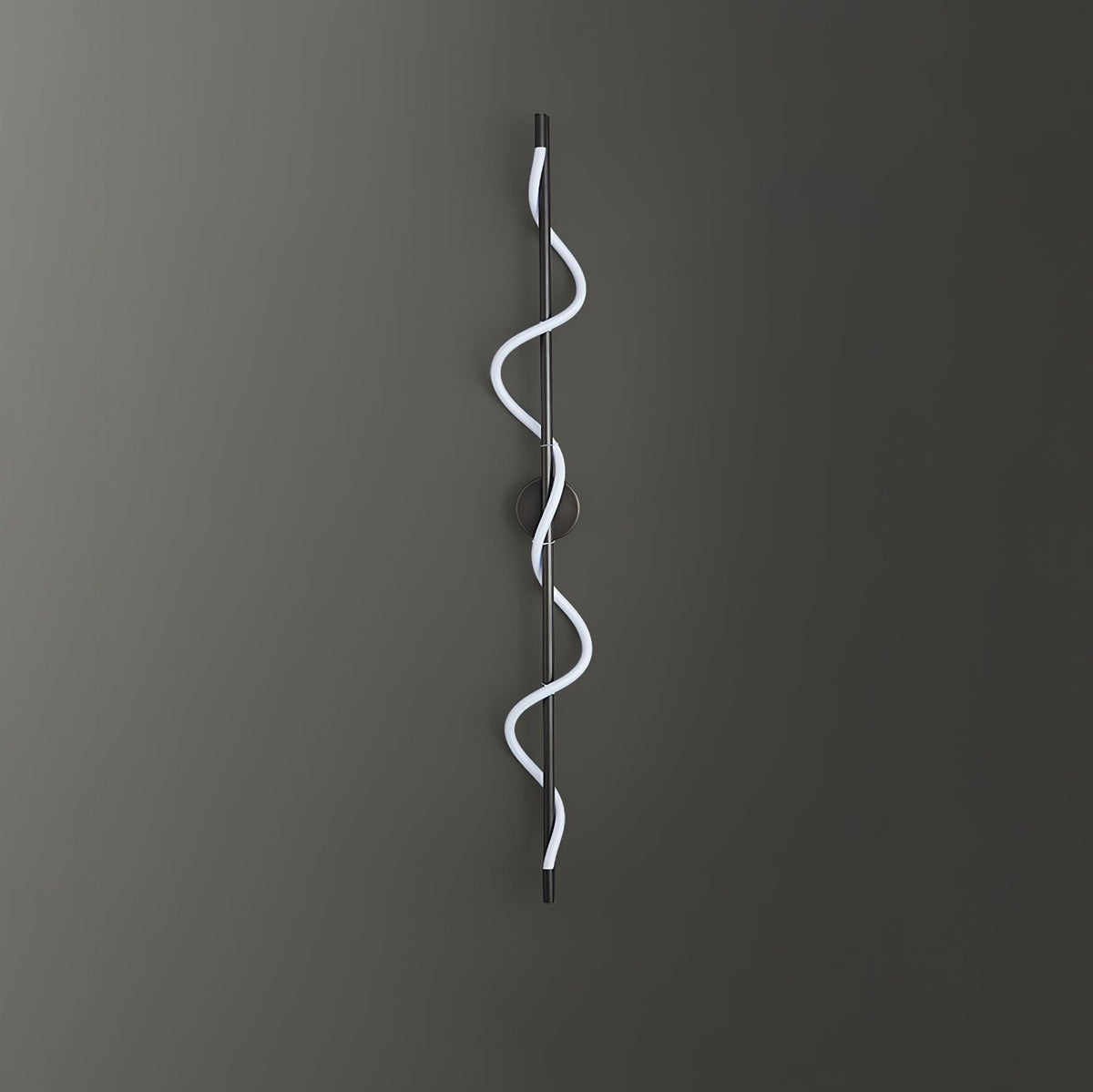 Nivelo skulpturale Wandleuchte aus Messing und Silikon