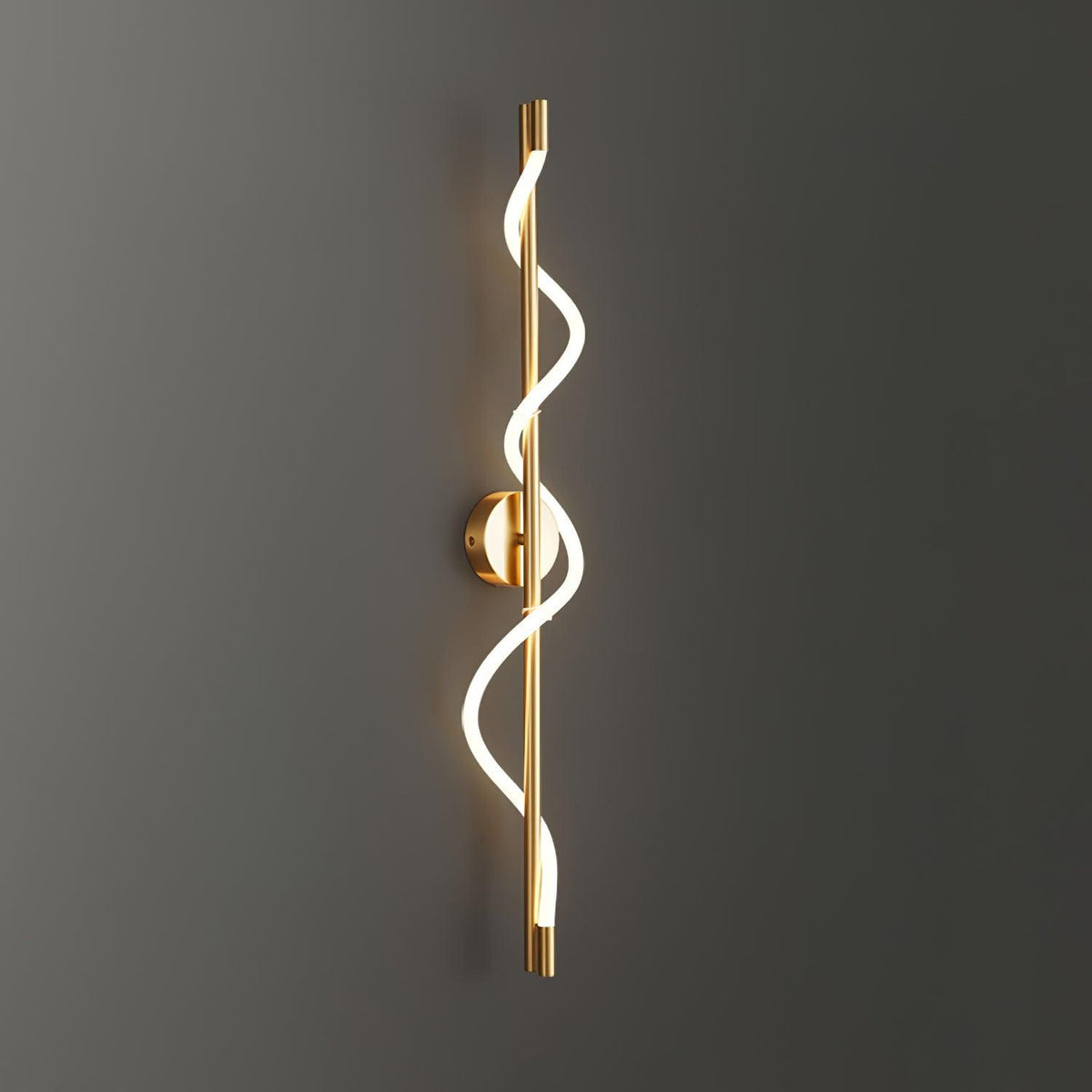 Nivelo skulpturale Wandleuchte aus Messing und Silikon