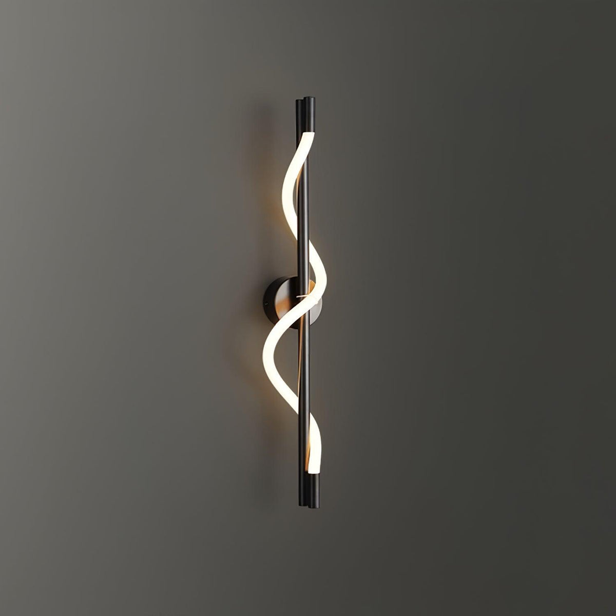 Nivelo skulpturale Wandleuchte aus Messing und Silikon