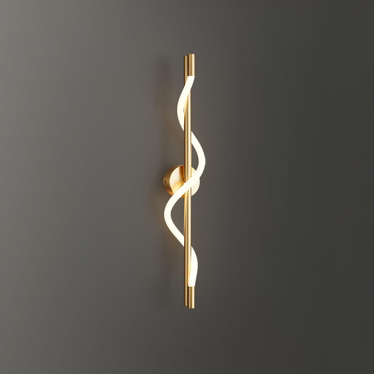 Nivelo skulpturale Wandleuchte aus Messing und Silikon