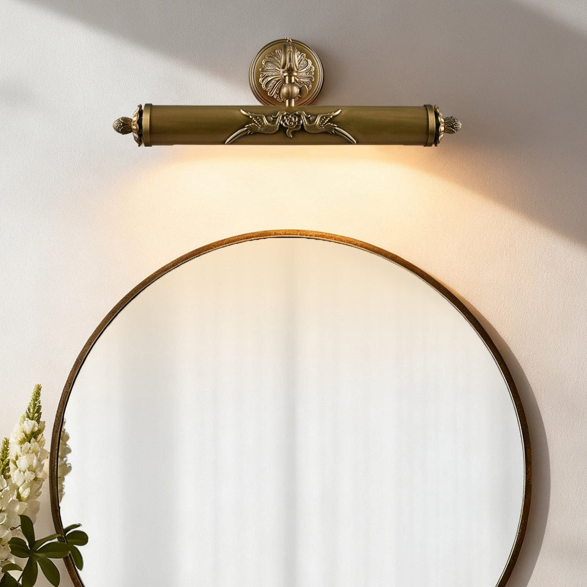 Casuaria Beam Messing-Wandleuchte