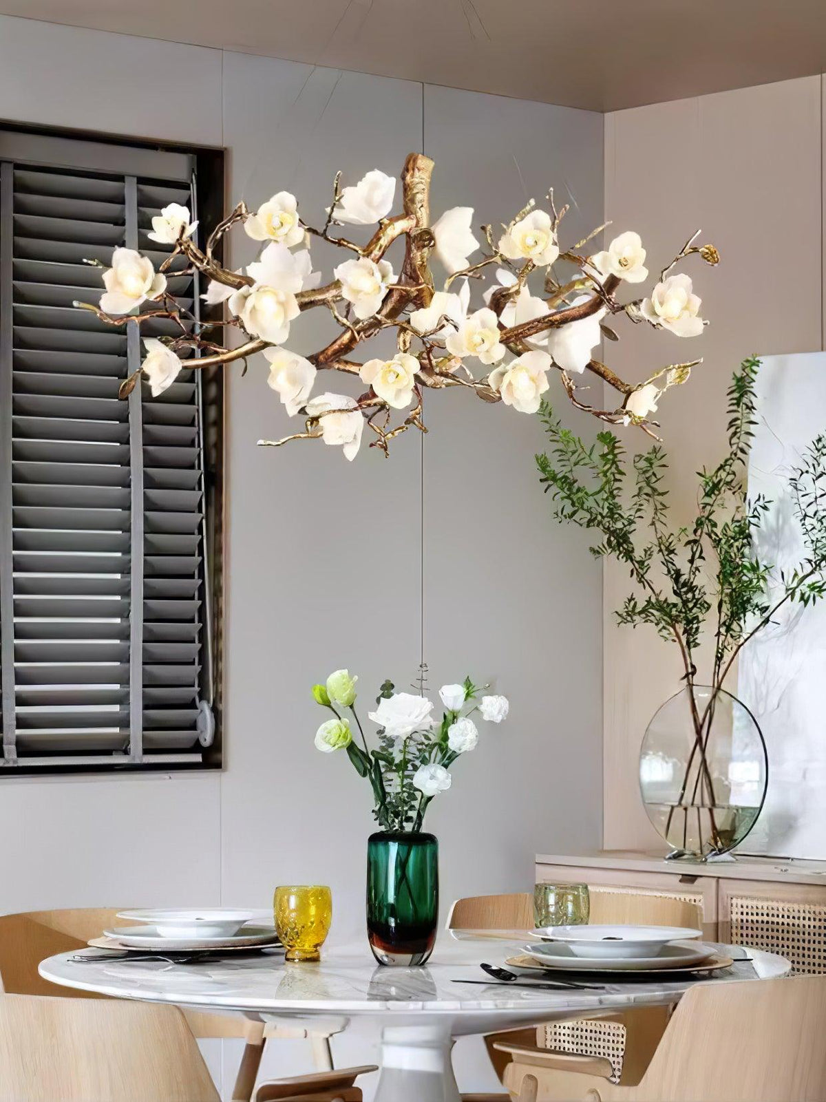 Tominex Kronleuchter im postmodernen luxuriösen Stil aus Messing und Keramik in Blumenform