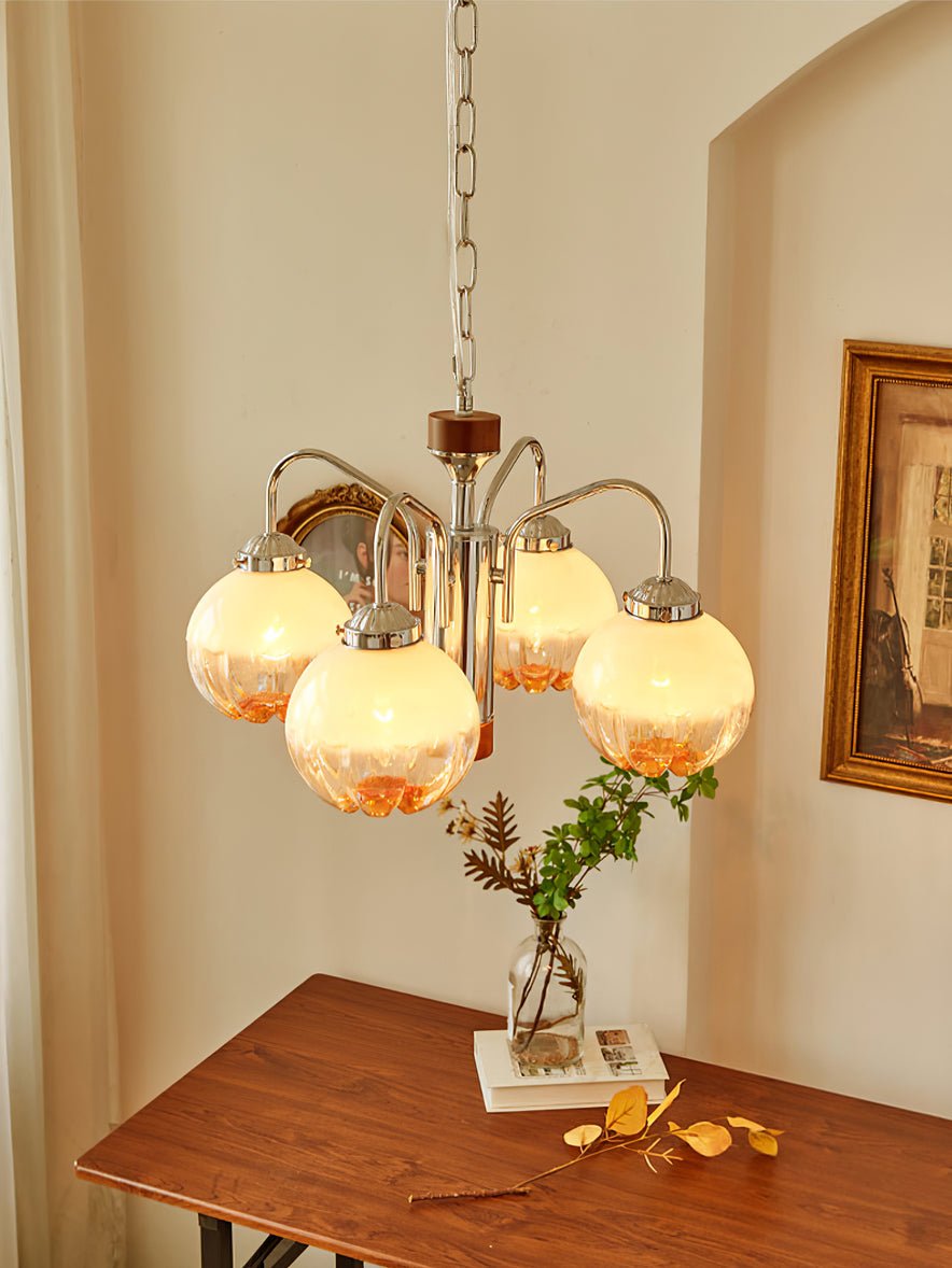 Ulliria Kronleuchter aus Walnuss und Glas mit nordischer Blumenkunst