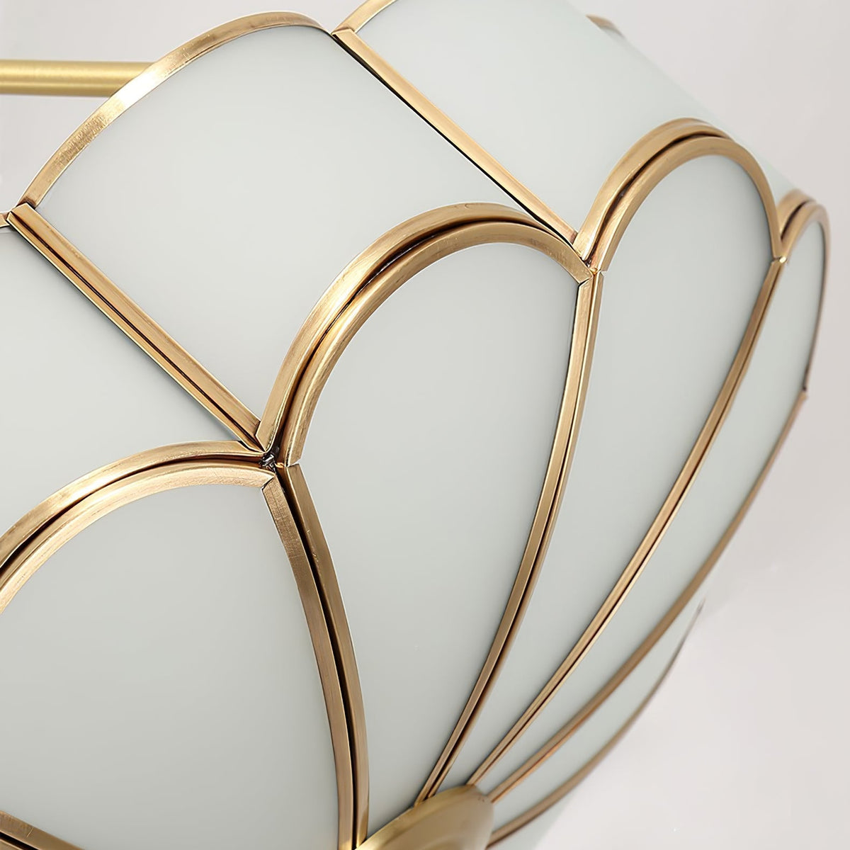 Levenor Deckenleuchte Milchglas Petal Messing Kunst