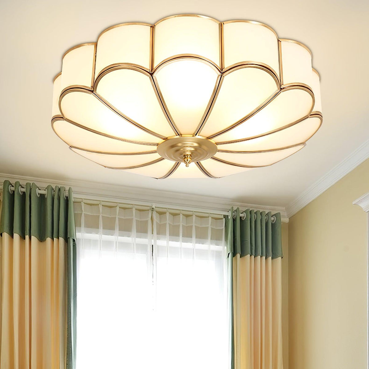 Velenena Deckenleuchte Flower Shape aus Glas in Messing