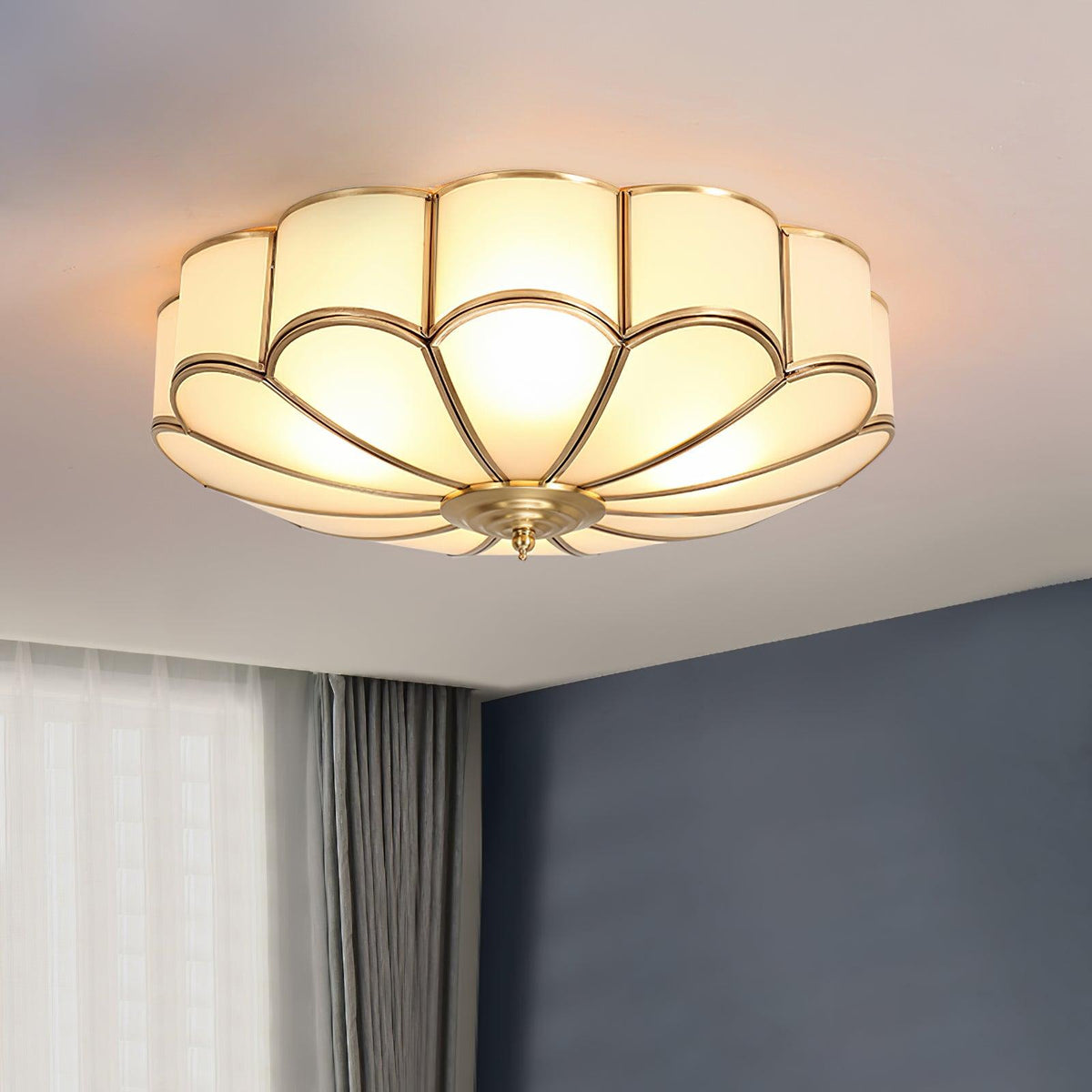 Velenena Deckenleuchte Flower Shape aus Glas in Messing