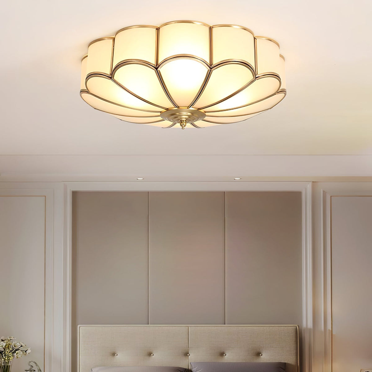 Velenena Deckenleuchte Flower Shape aus Glas in Messing