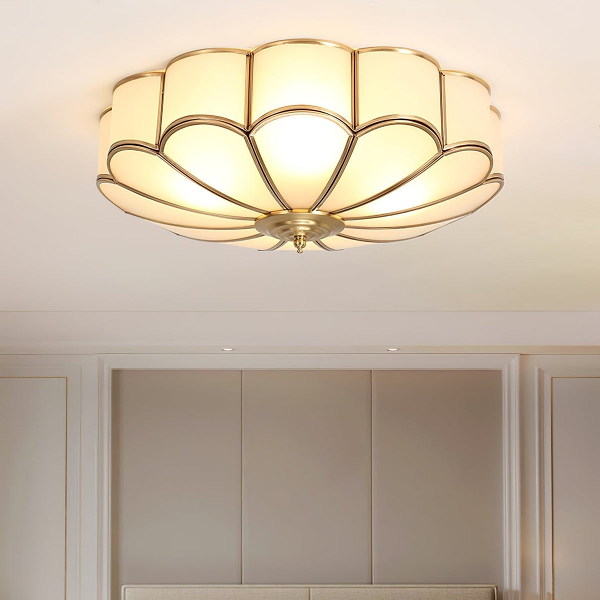 Velenena Deckenleuchte Flower Shape aus Glas in Messing