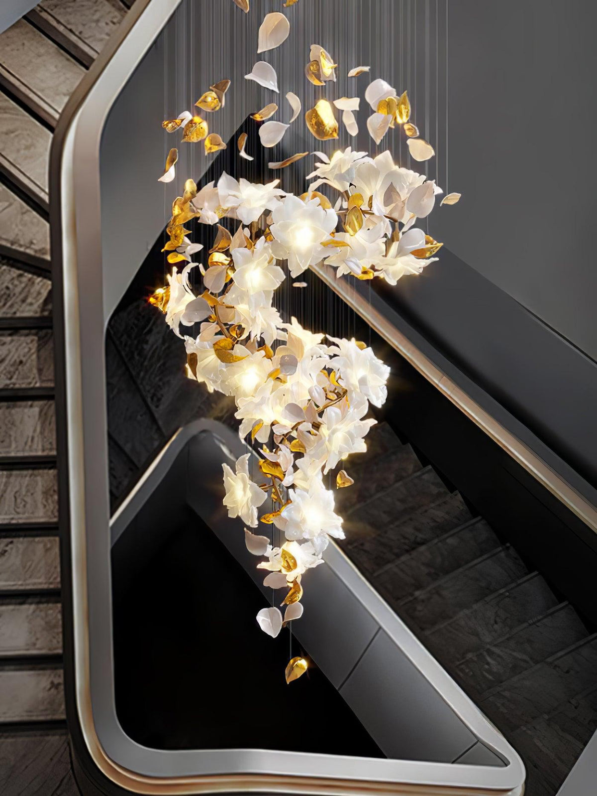 Araeos Flying Flowers Fluttering Kronleuchter aus Messing