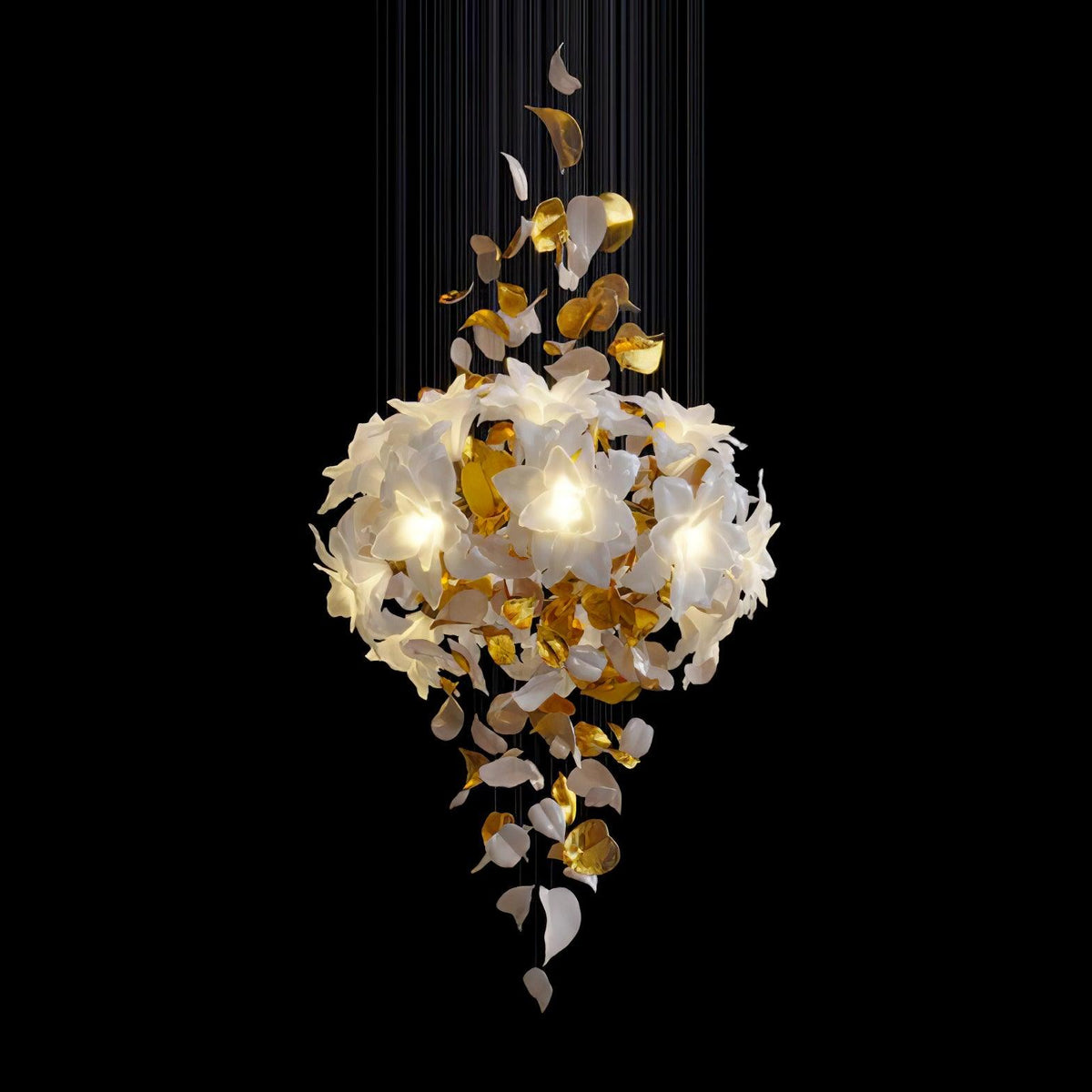 Araeos Flying Flowers Fluttering Kronleuchter aus Messing