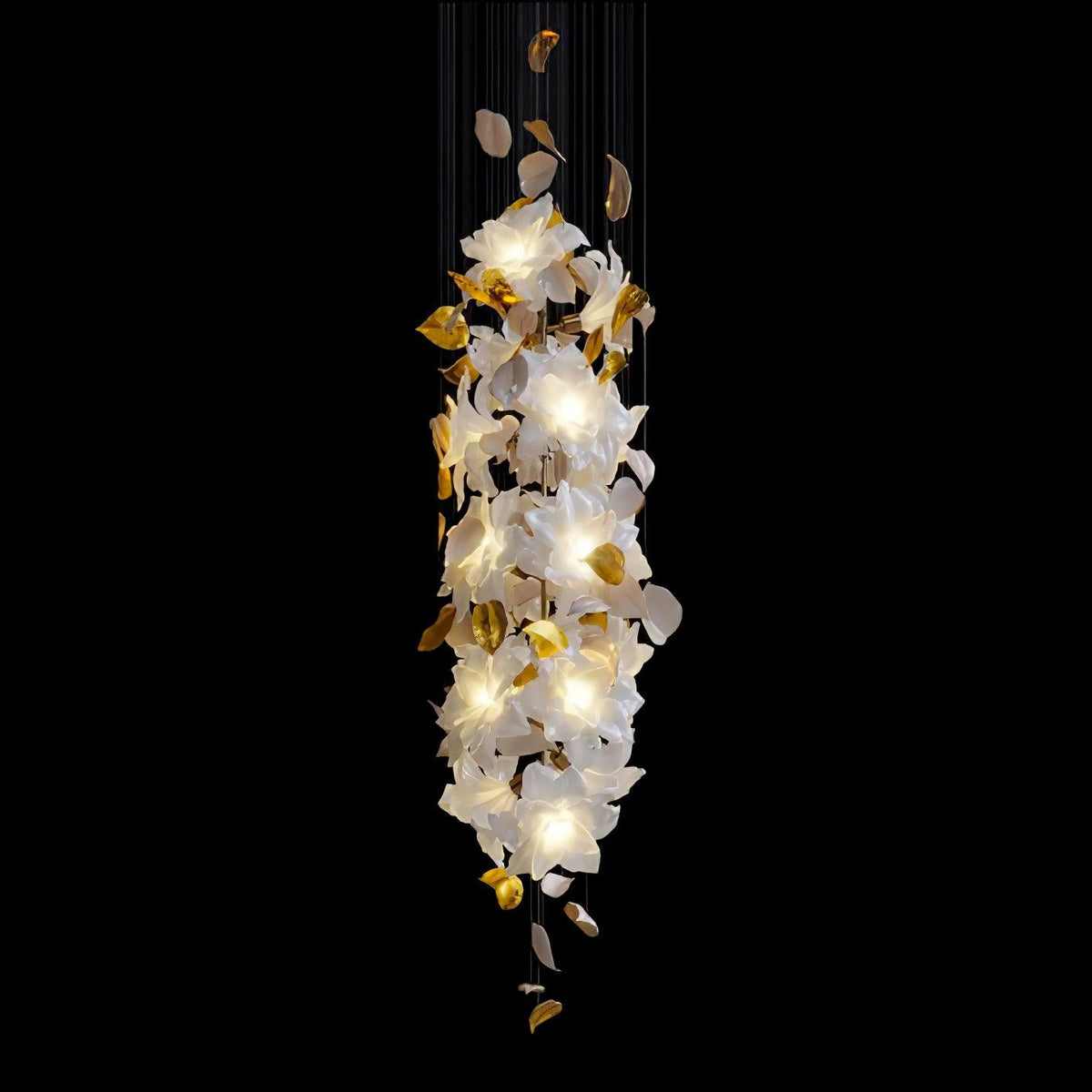 Araeos Flying Flowers Fluttering Kronleuchter aus Messing