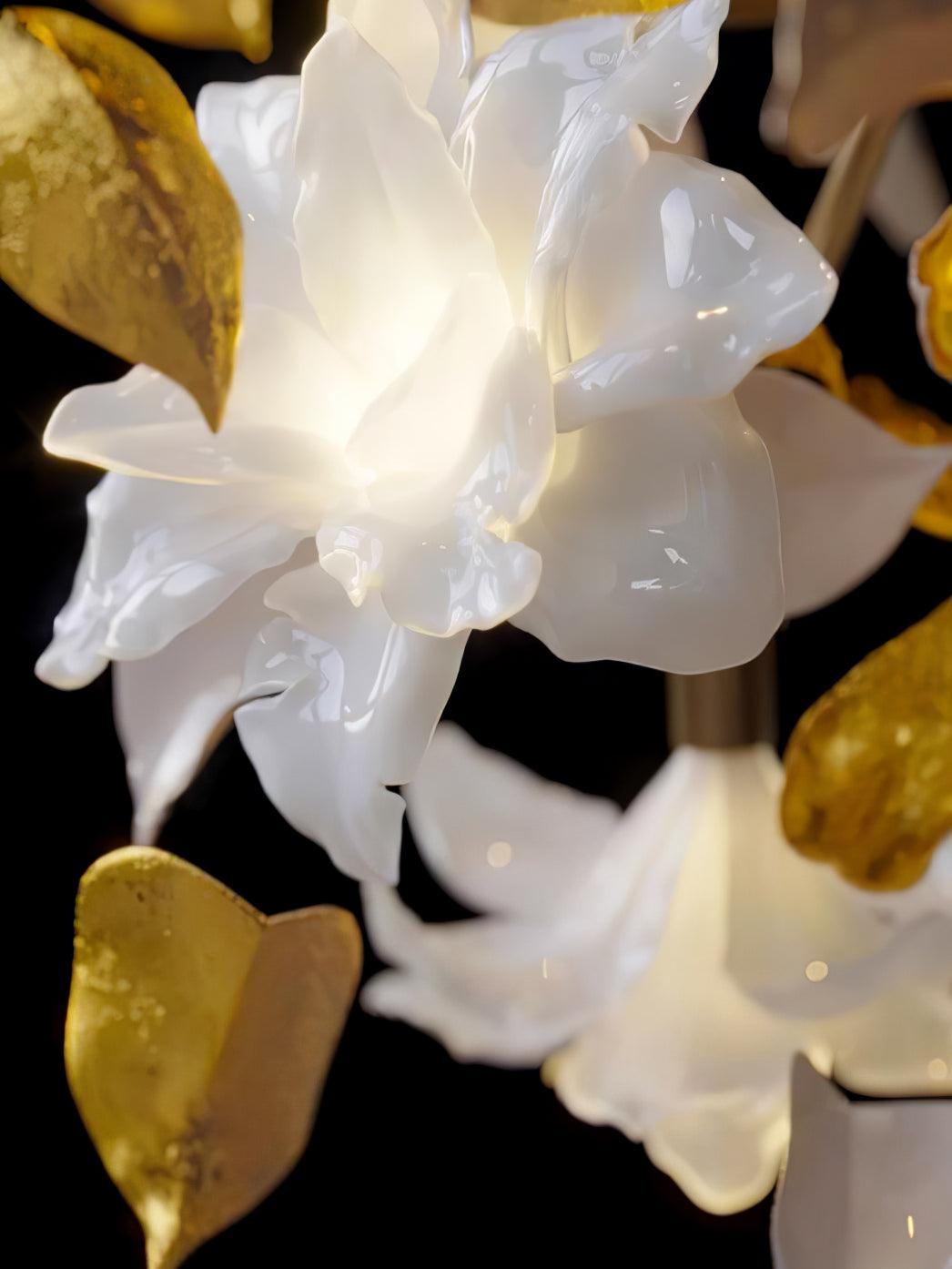 Araeos Flying Flowers Fluttering Kronleuchter aus Messing