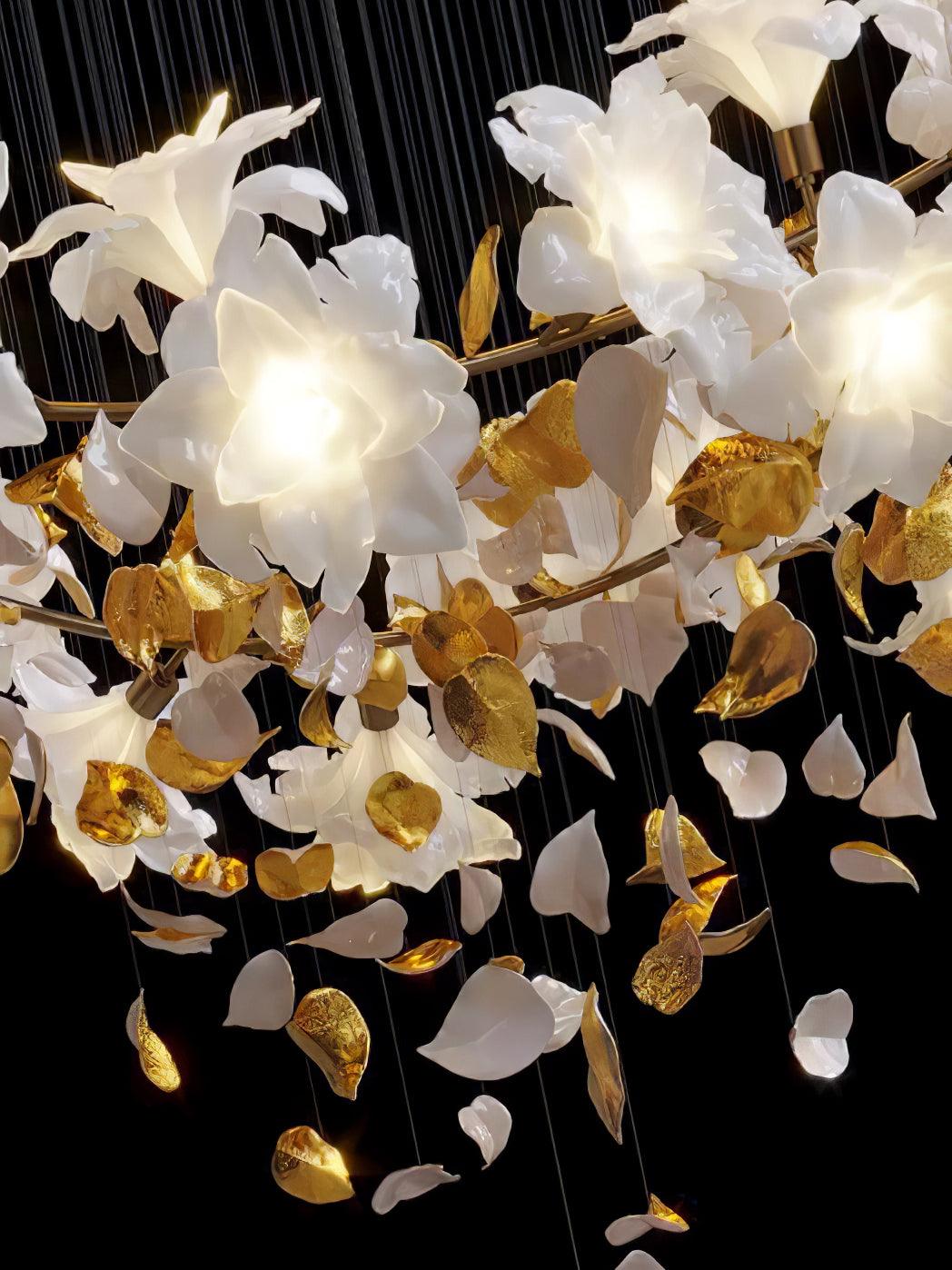 Araeos Flying Flowers Fluttering Kronleuchter aus Messing