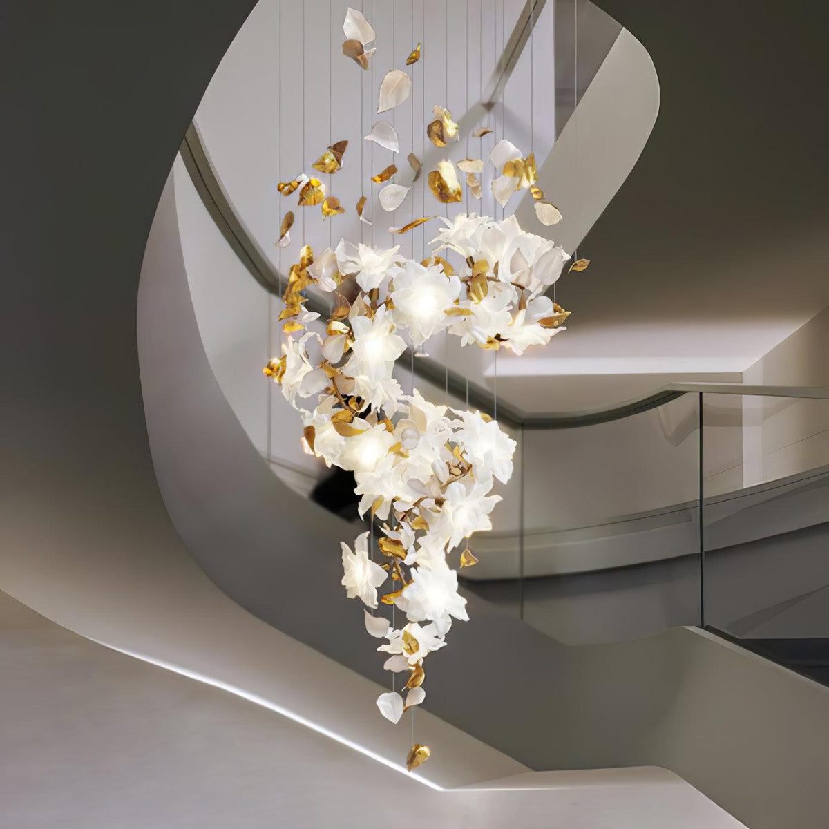 Araeos Flying Flowers Fluttering Kronleuchter aus Messing