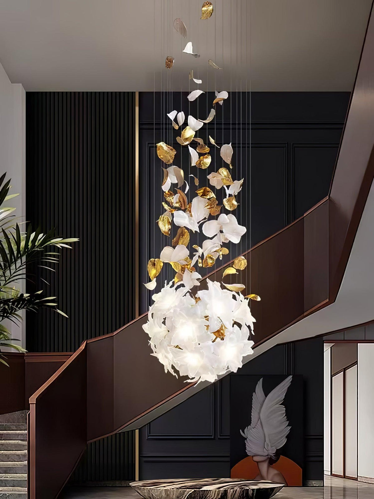 Araeos Flying Flowers Fluttering Kronleuchter aus Messing