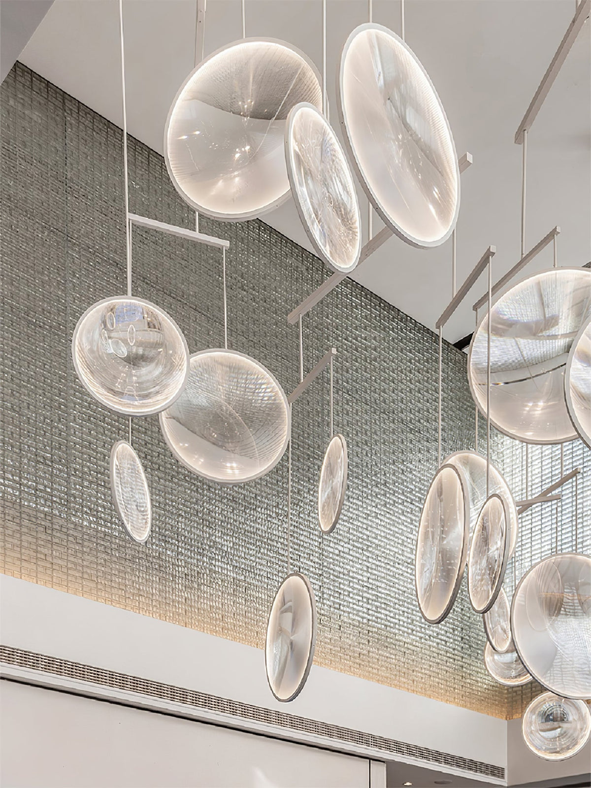 Eirienne Pendelleuchte aus Glas mit künstlerischem Design
