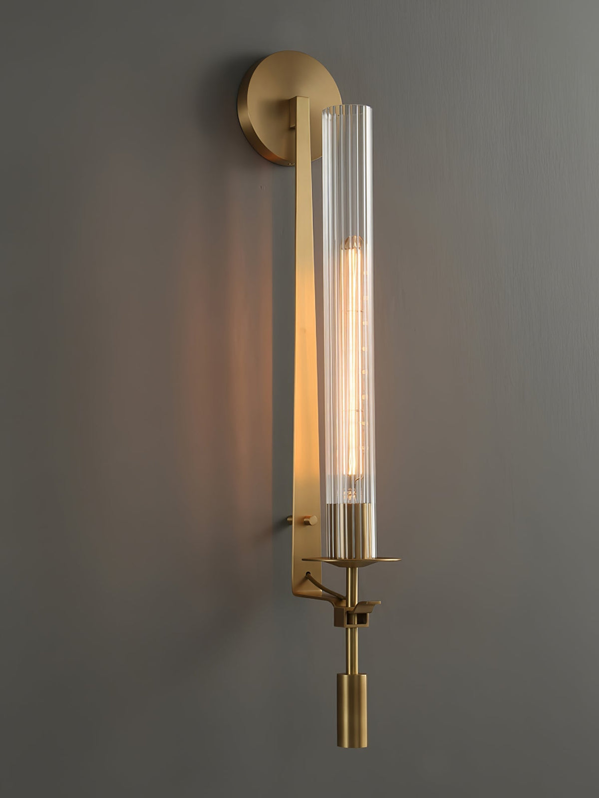 Veloora Wandleuchte Messing minimalistisch geripptes Glas