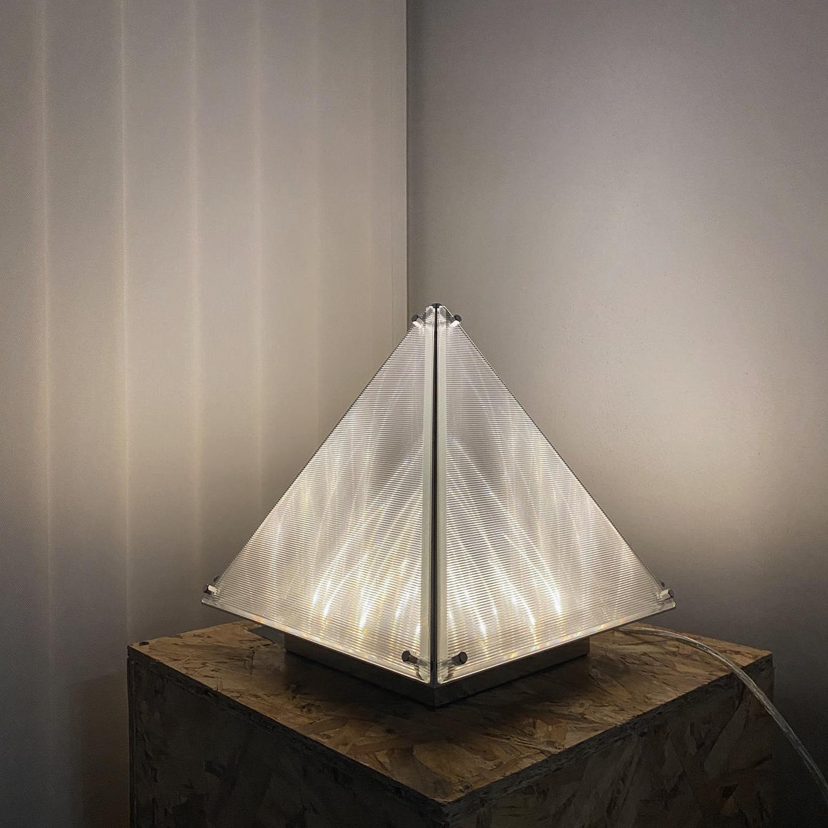 Mymiryre Pyramid-Glas-Tischleuchte
