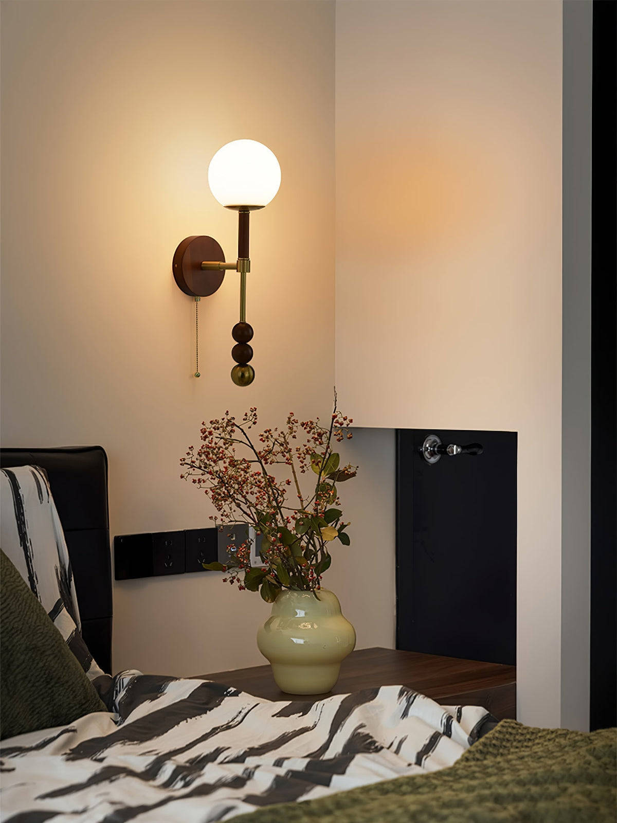 Hilda Roma Elegance Holz-Wandleuchte
