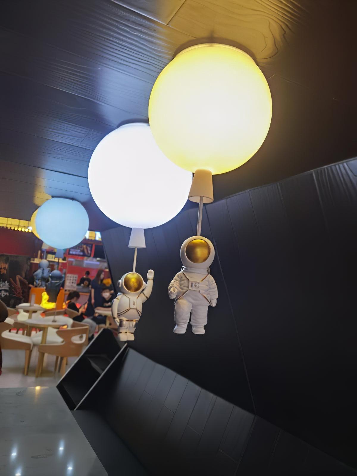 Nirerira Deckenleuchte Acrylballon Astronaut verspielt für Kinderzimmer