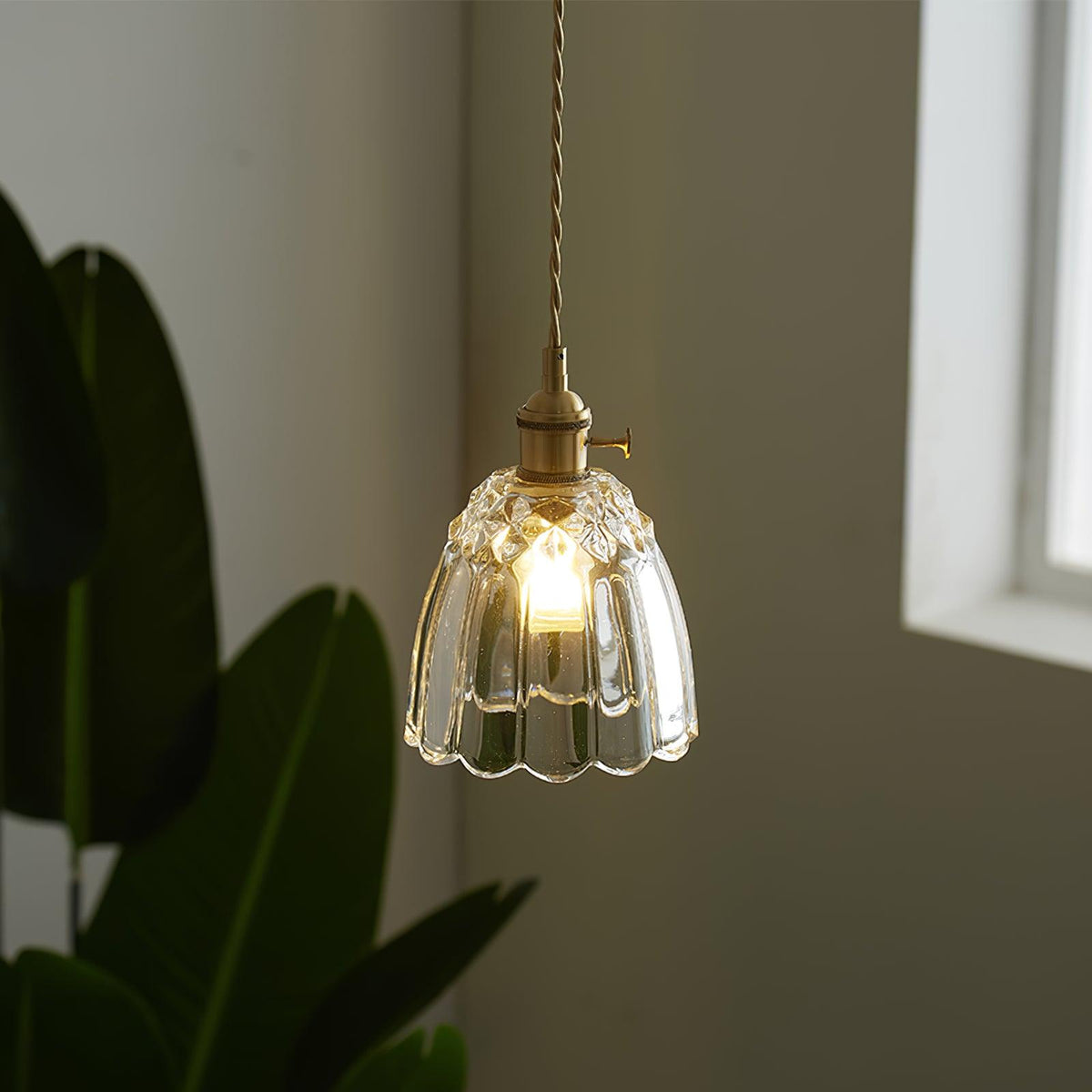 Nerithce Messing & Glas luxuriöse Pendelleuchte