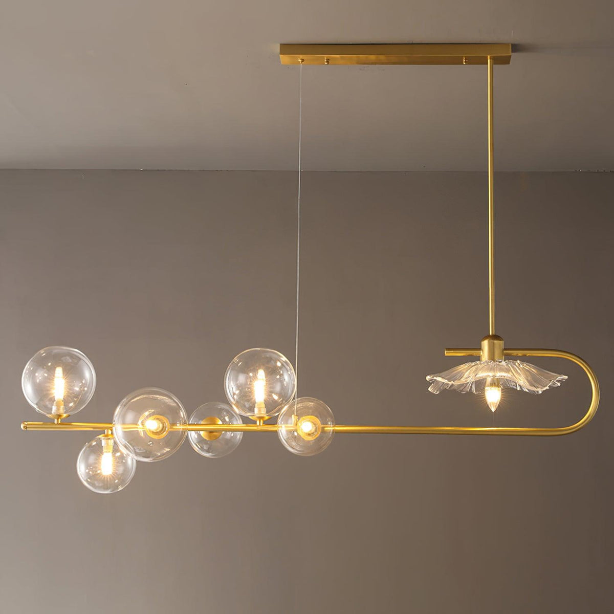 Kael Pendelleuchte aus Gold und Glas in Messing